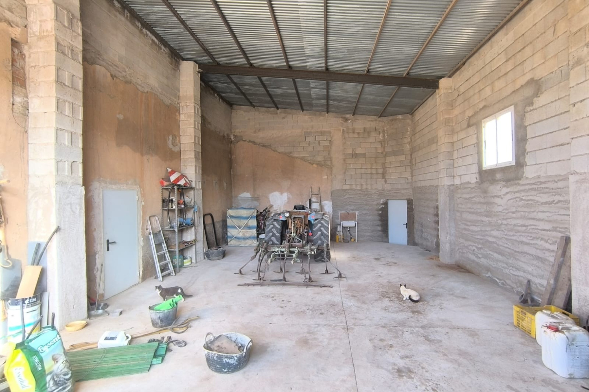 Resale - Finca / Country Property -
Yecla