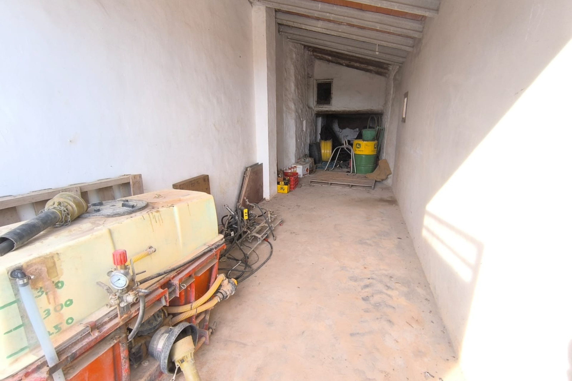 Resale - Finca / Country Property -
Yecla