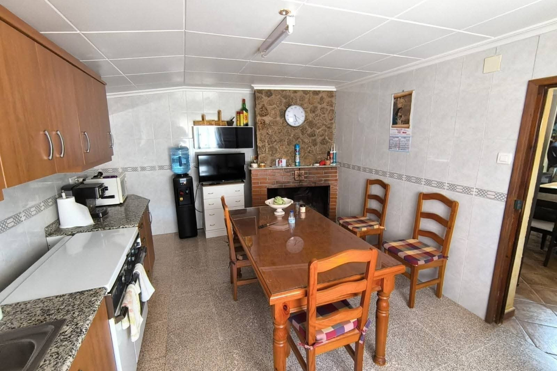 Resale - Finca / Country Property -
Yecla