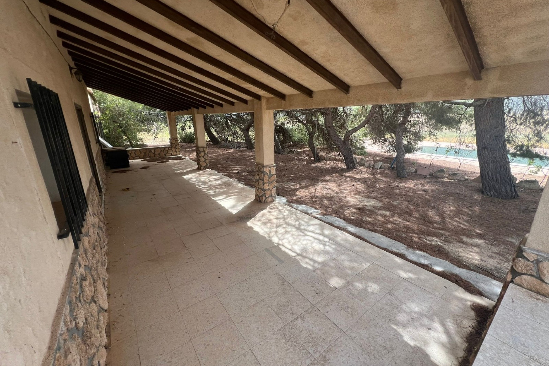 Resale - Finca / Country Property -
Yecla