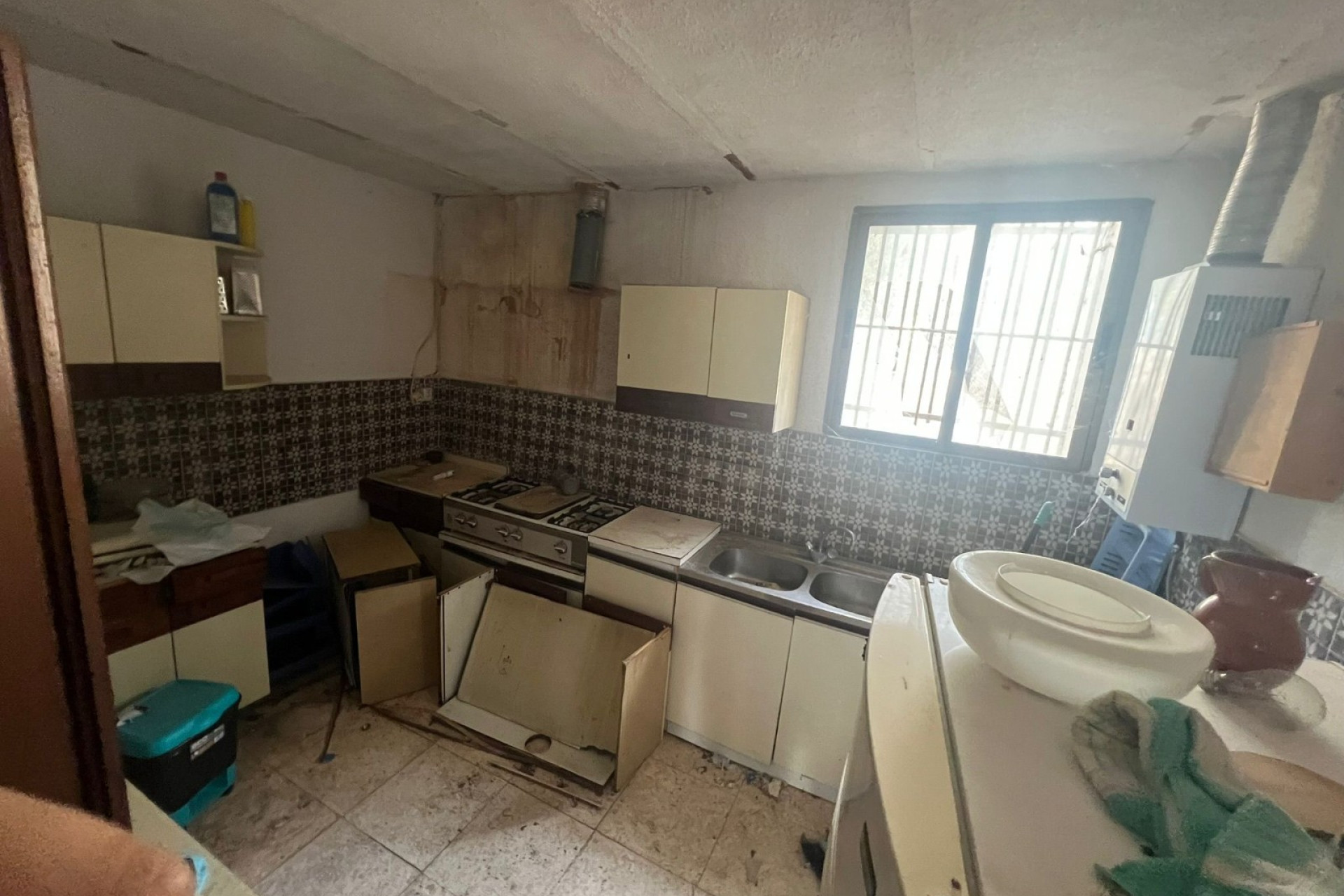 Resale - Finca / Country Property -
Yecla