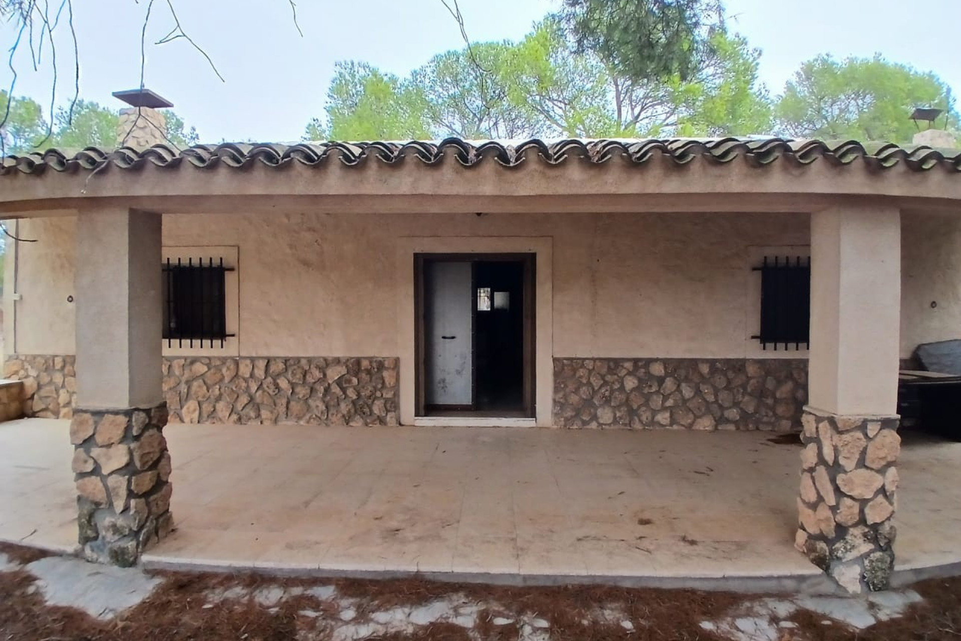 Resale - Finca / Country Property -
Yecla