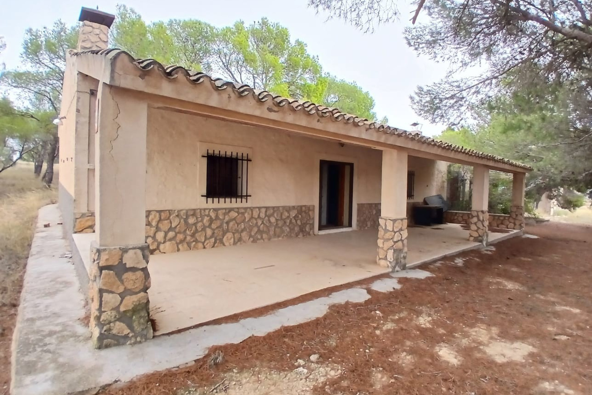 Resale - Finca / Country Property -
Yecla