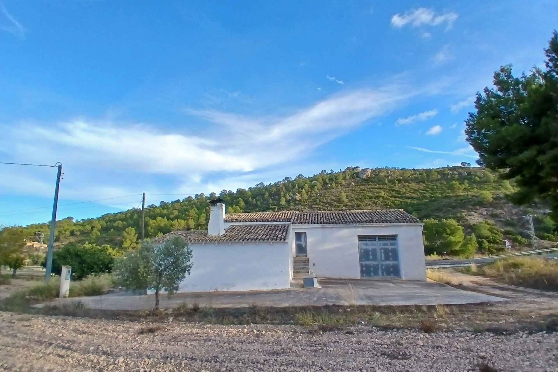 Resale - Finca / Country Property -
Yecla