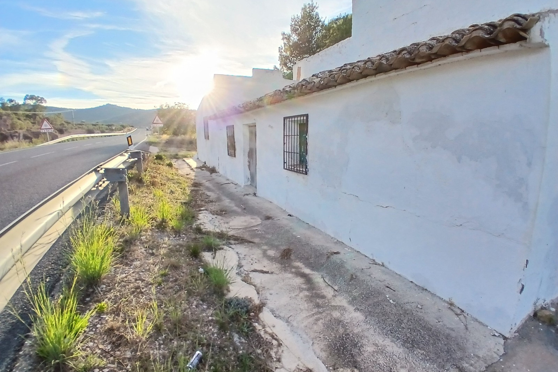 Resale - Finca / Country Property -
Yecla