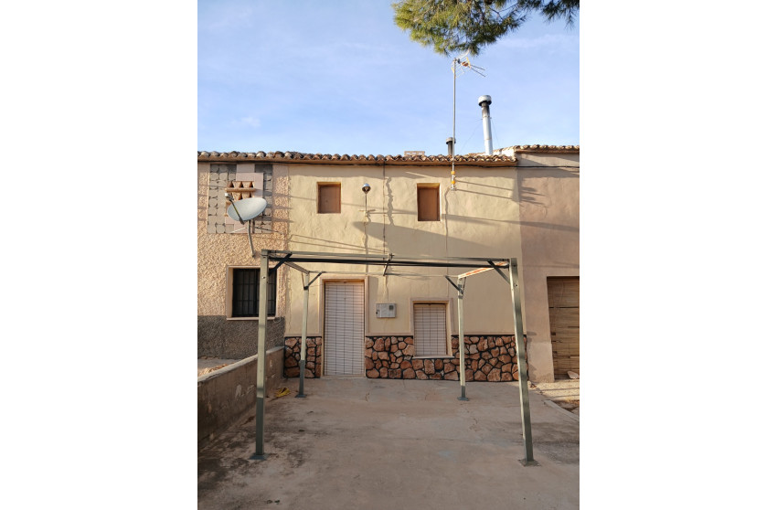 Resale - Finca / Country Property -
Yecla