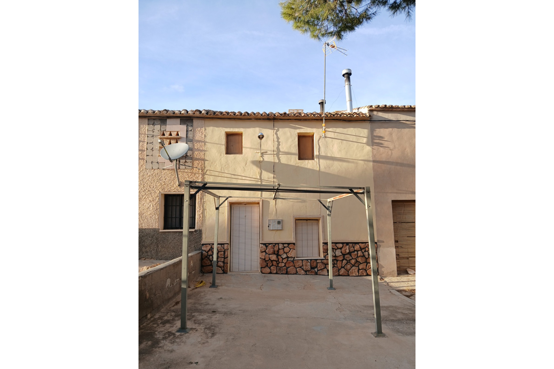 Resale - Finca / Country Property -
Yecla