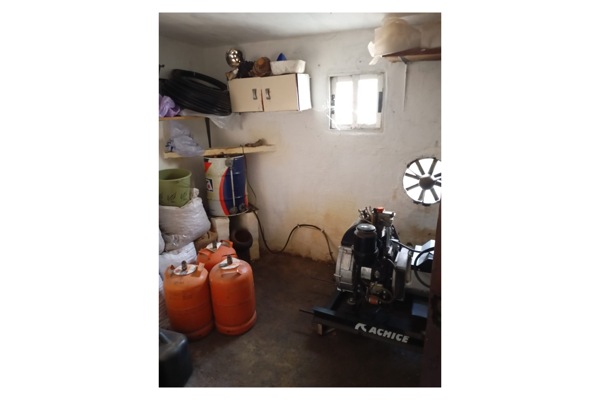 Resale - Finca / Country Property -
Yecla