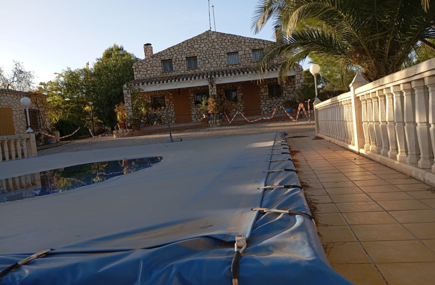 Resale - Finca / Country Property -
Yecla