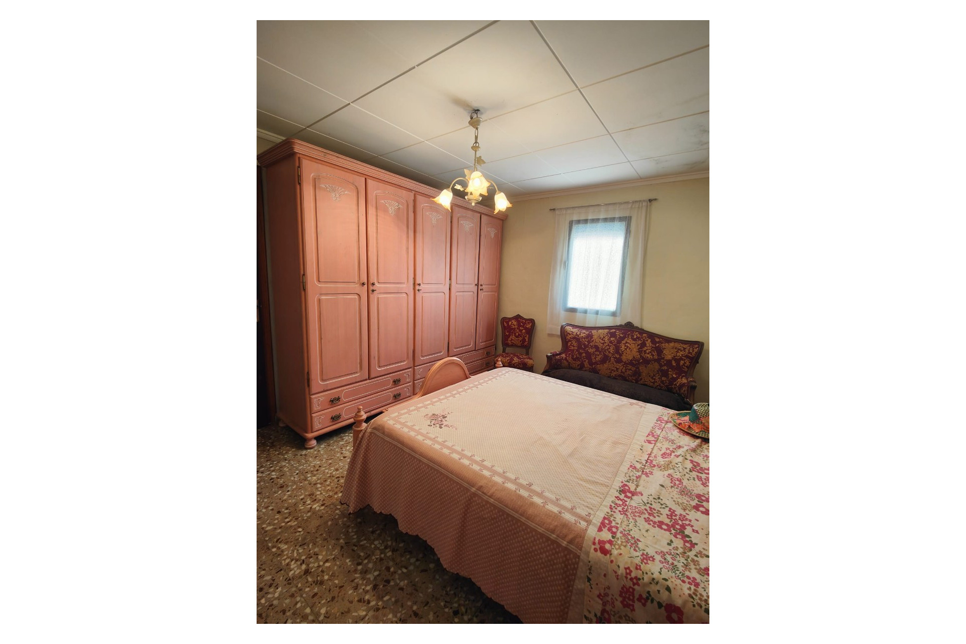 Resale - Finca / Country Property -
Yecla