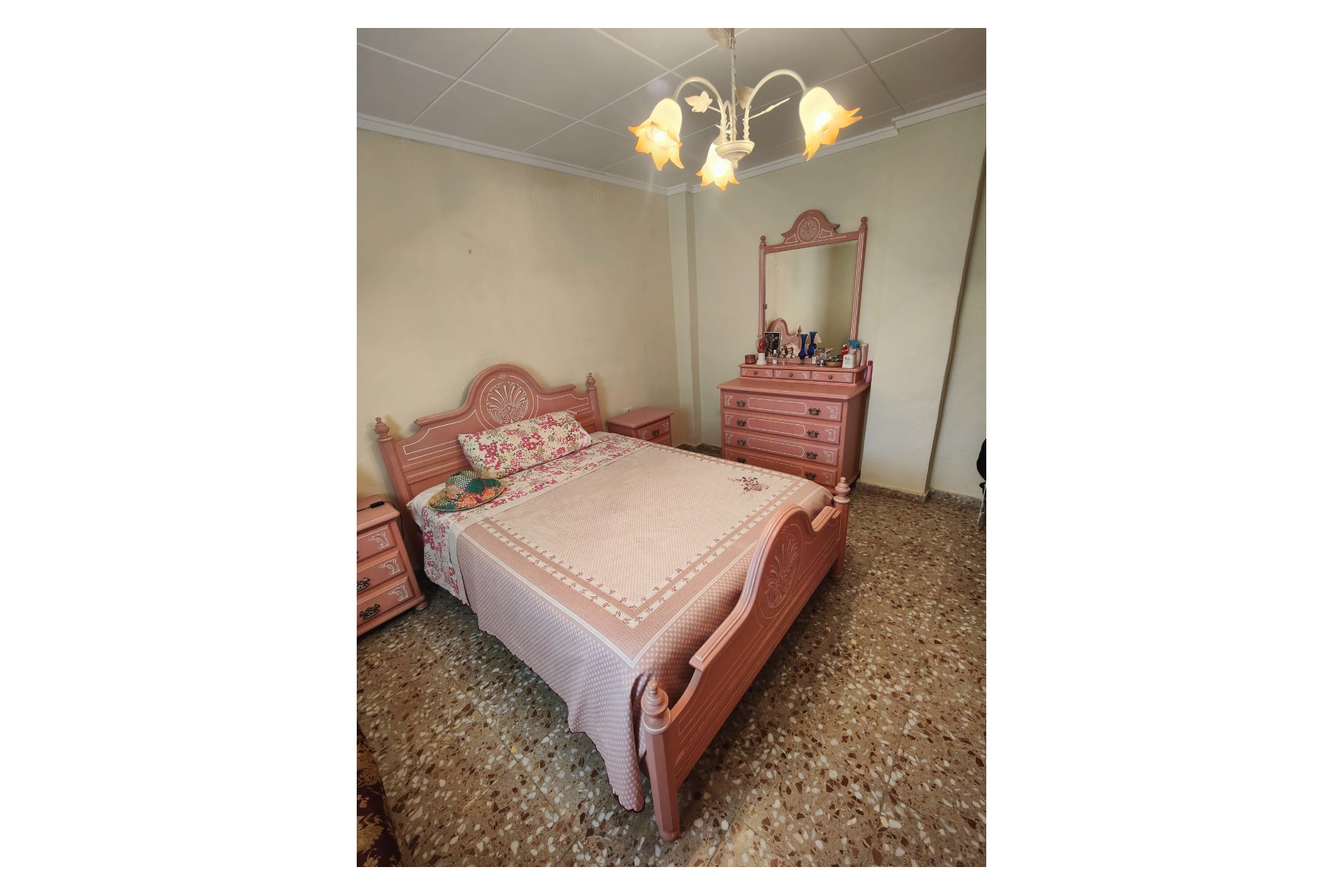 Resale - Finca / Country Property -
Yecla