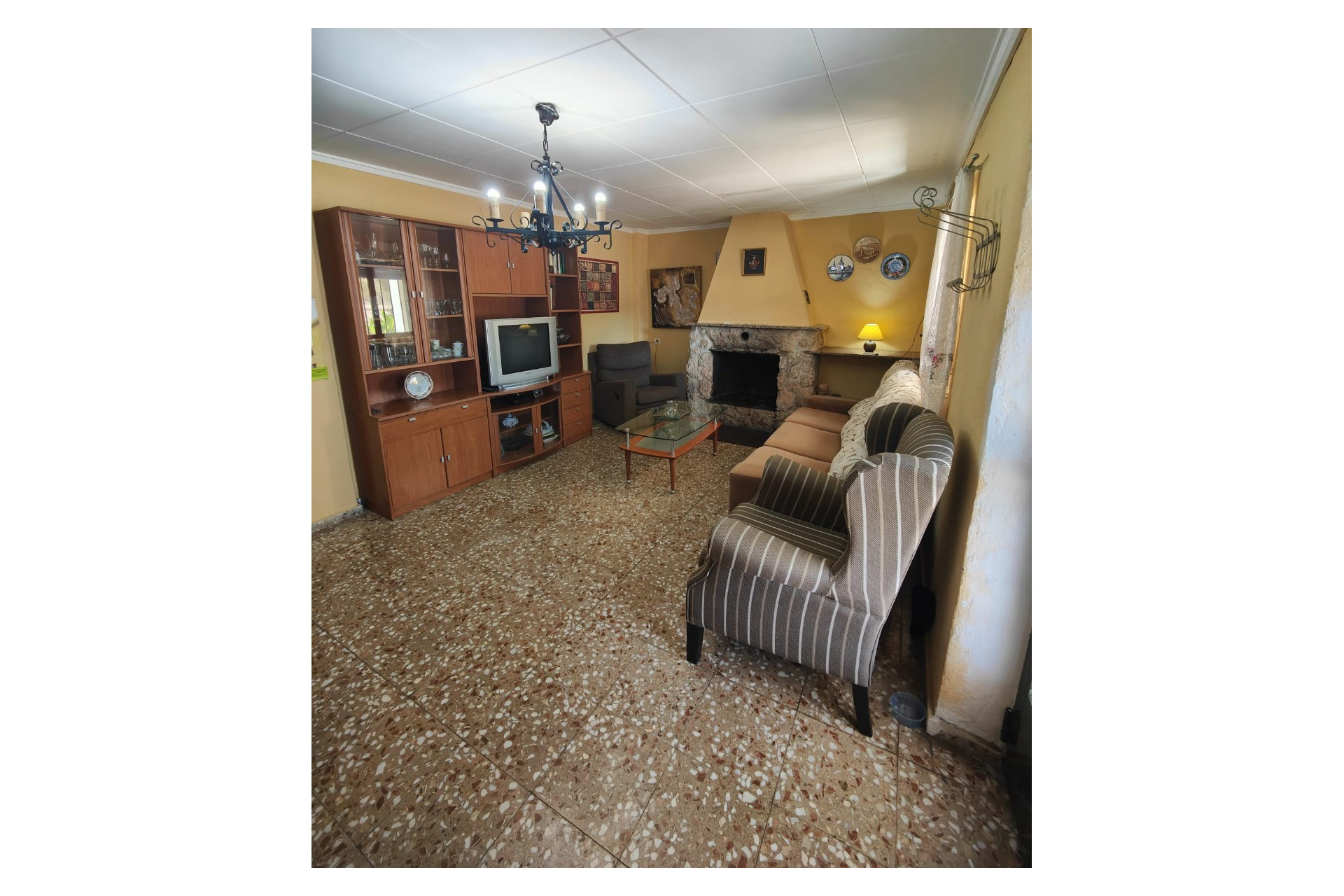 Resale - Finca / Country Property -
Yecla