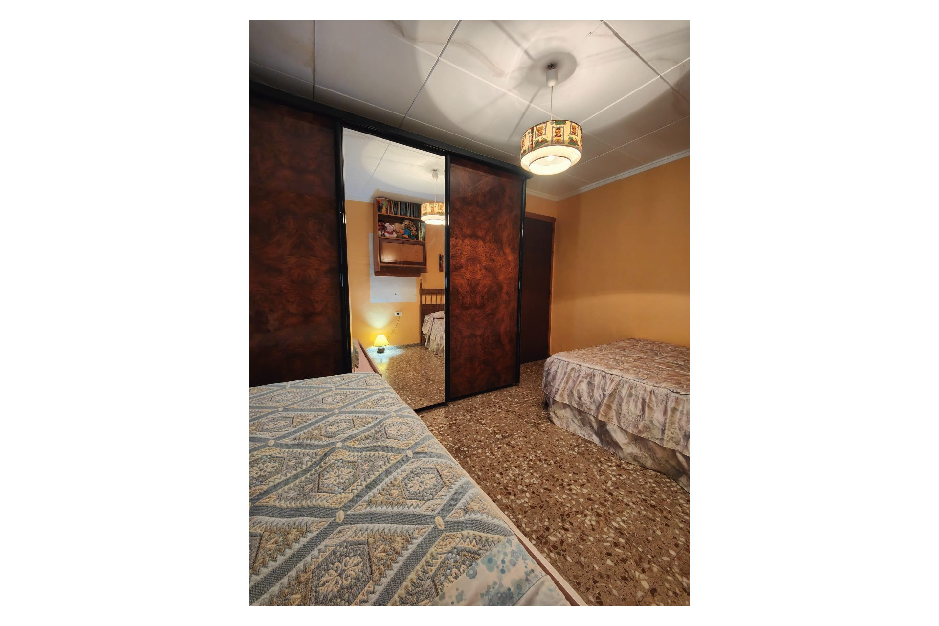 Resale - Finca / Country Property -
Yecla