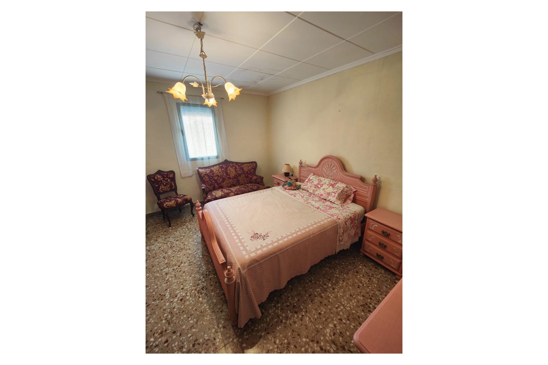 Resale - Finca / Country Property -
Yecla