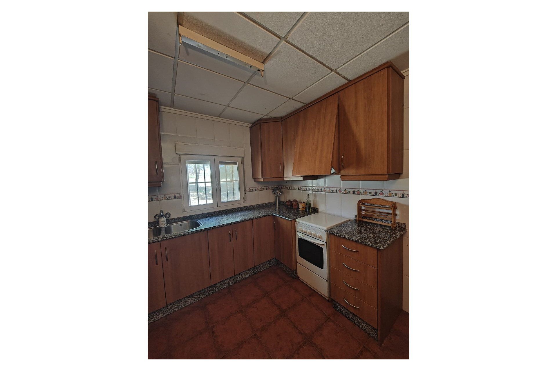 Resale - Finca / Country Property -
Yecla