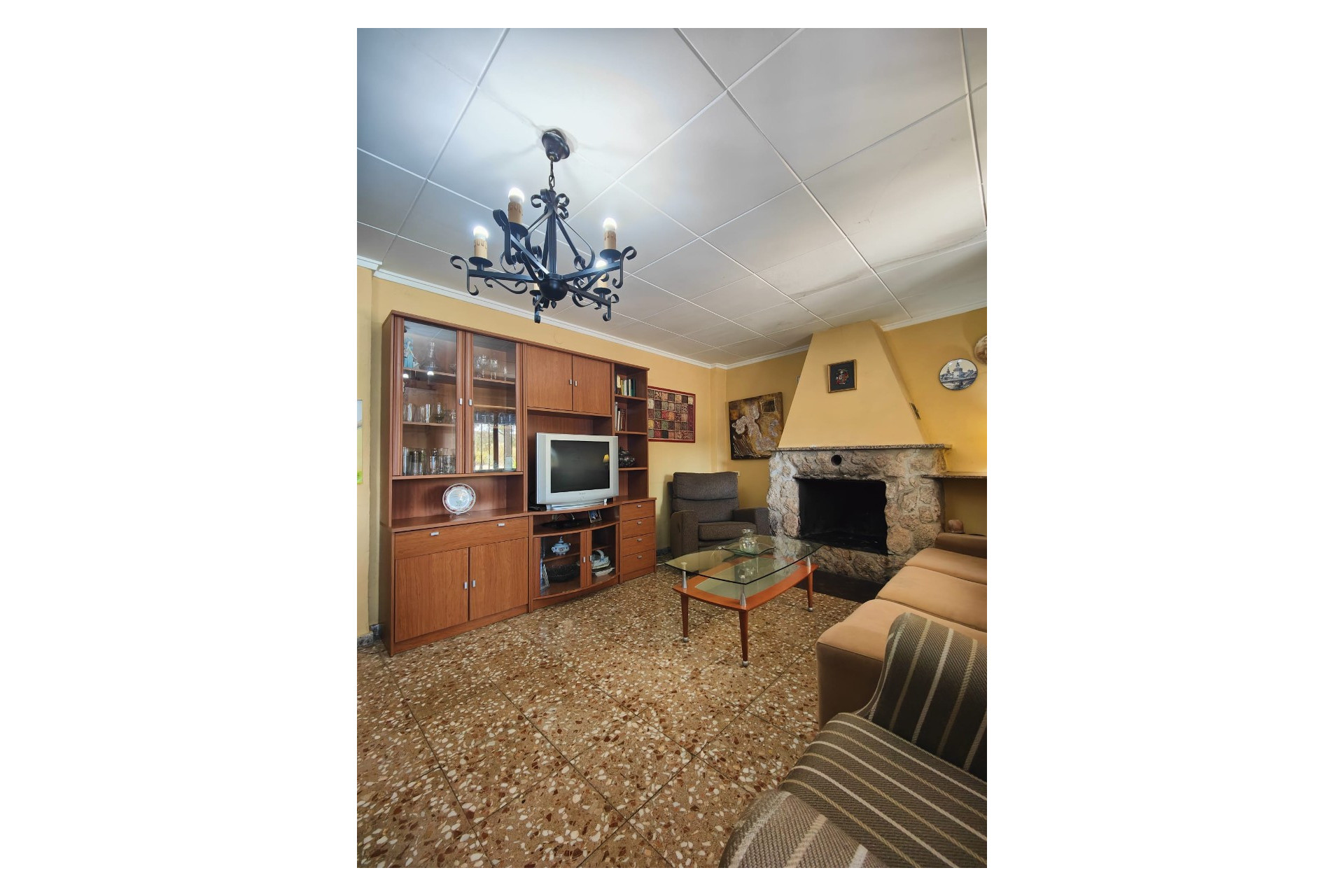 Resale - Finca / Country Property -
Yecla