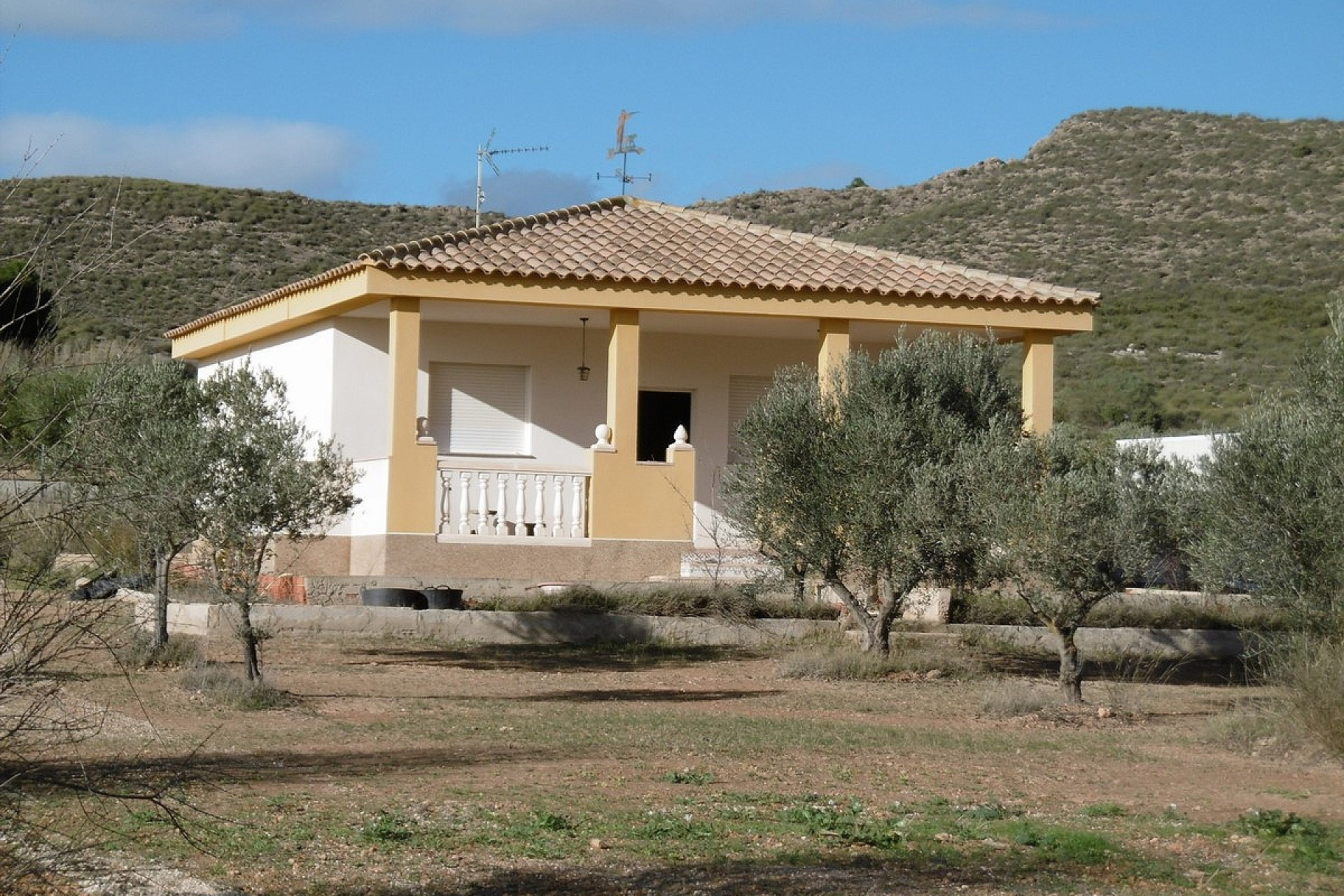 Resale - Finca / Country Property -
Yecla