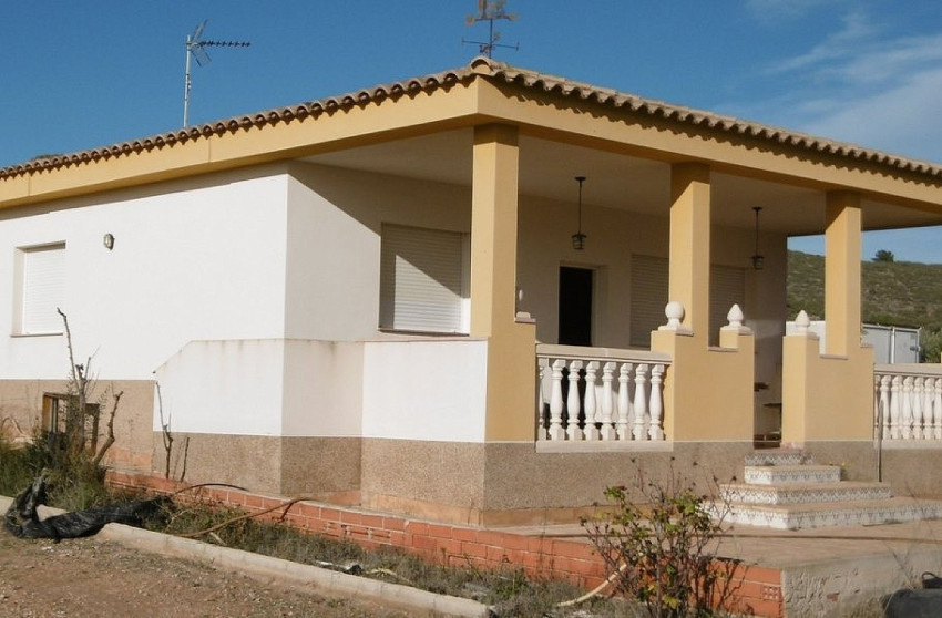 Resale - Finca / Country Property -
Yecla