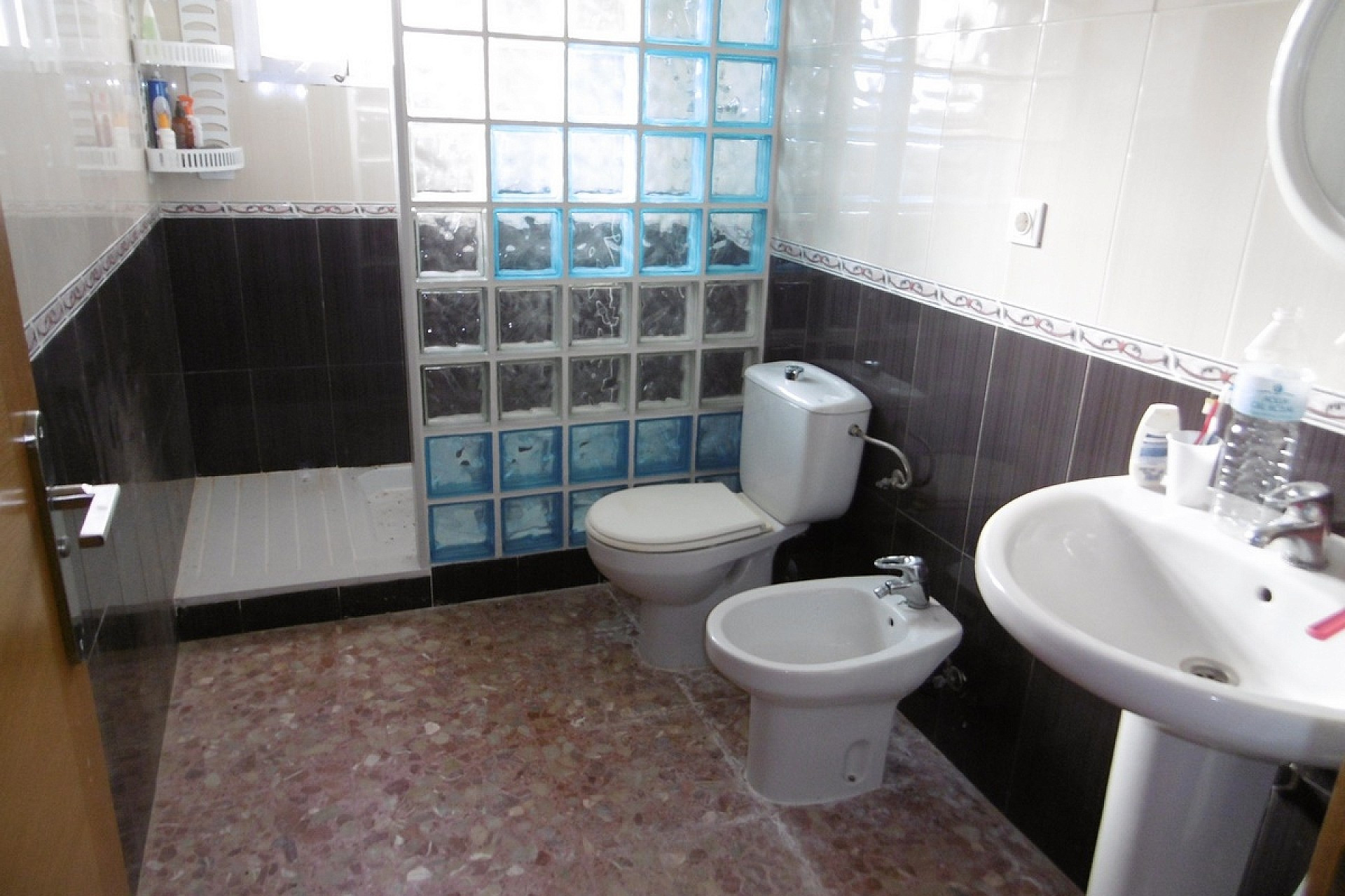 Resale - Finca / Country Property -
Yecla