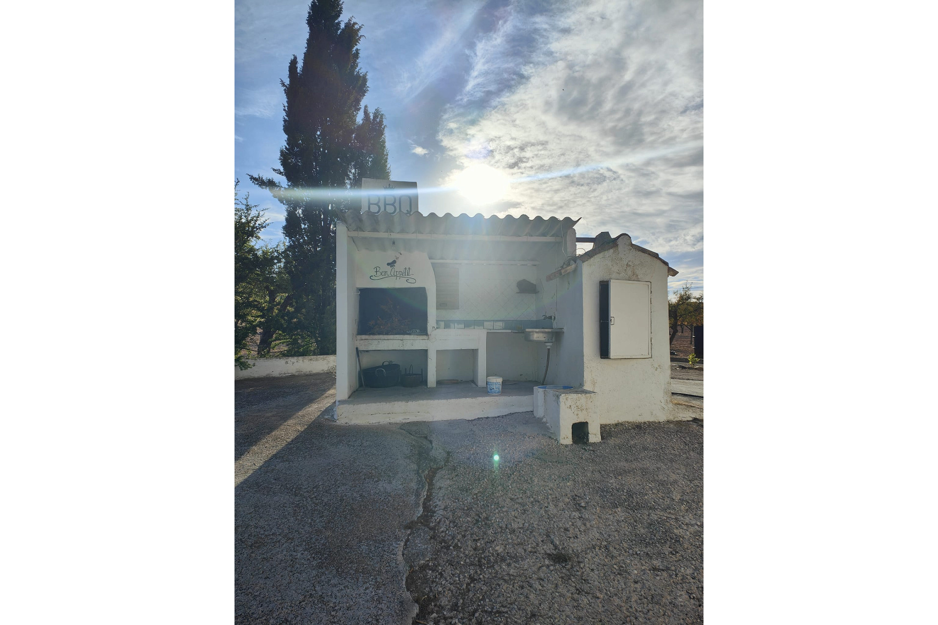 Resale - Finca / Country Property -
Yecla