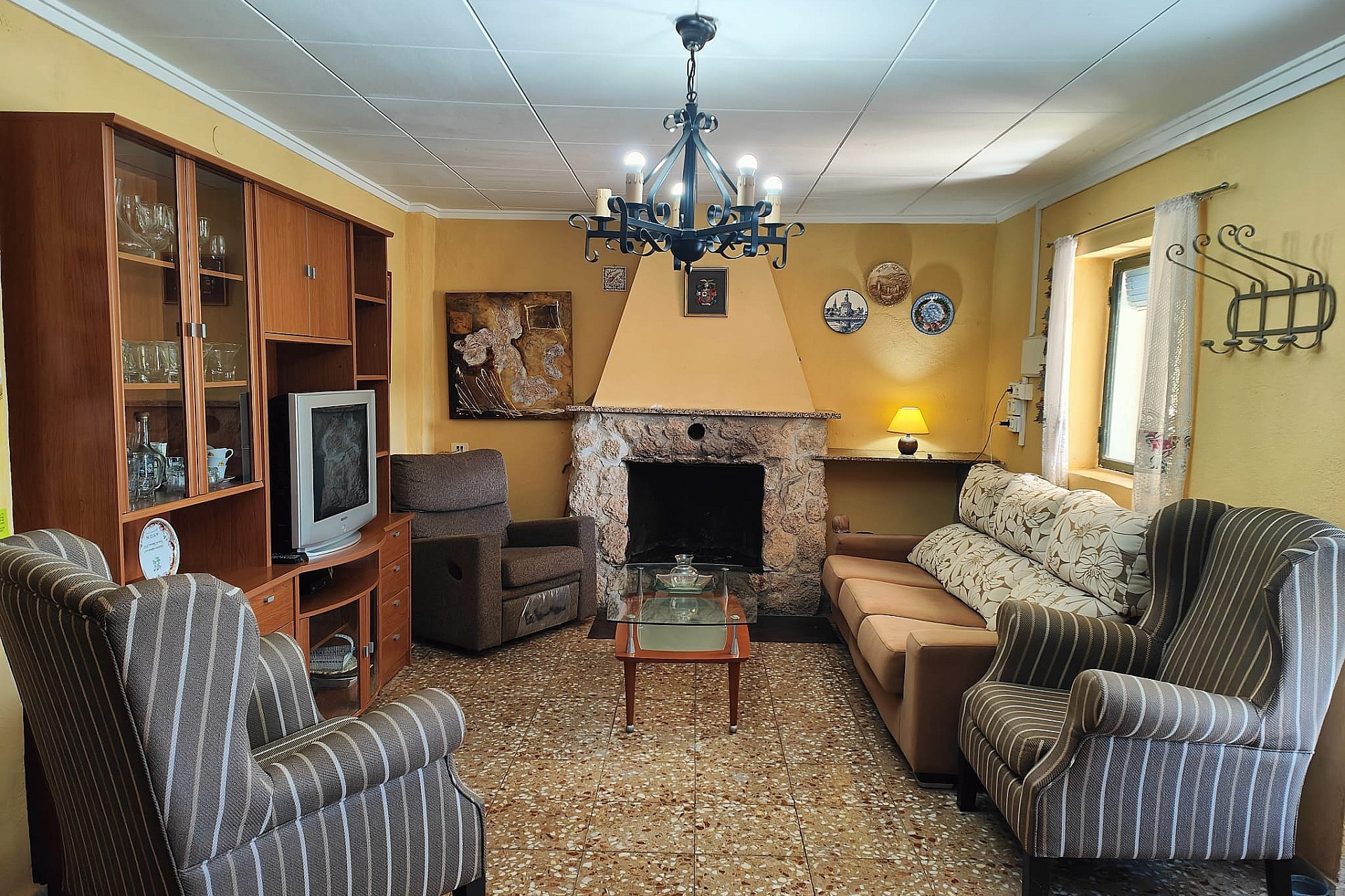 Resale - Finca / Country Property -
Yecla