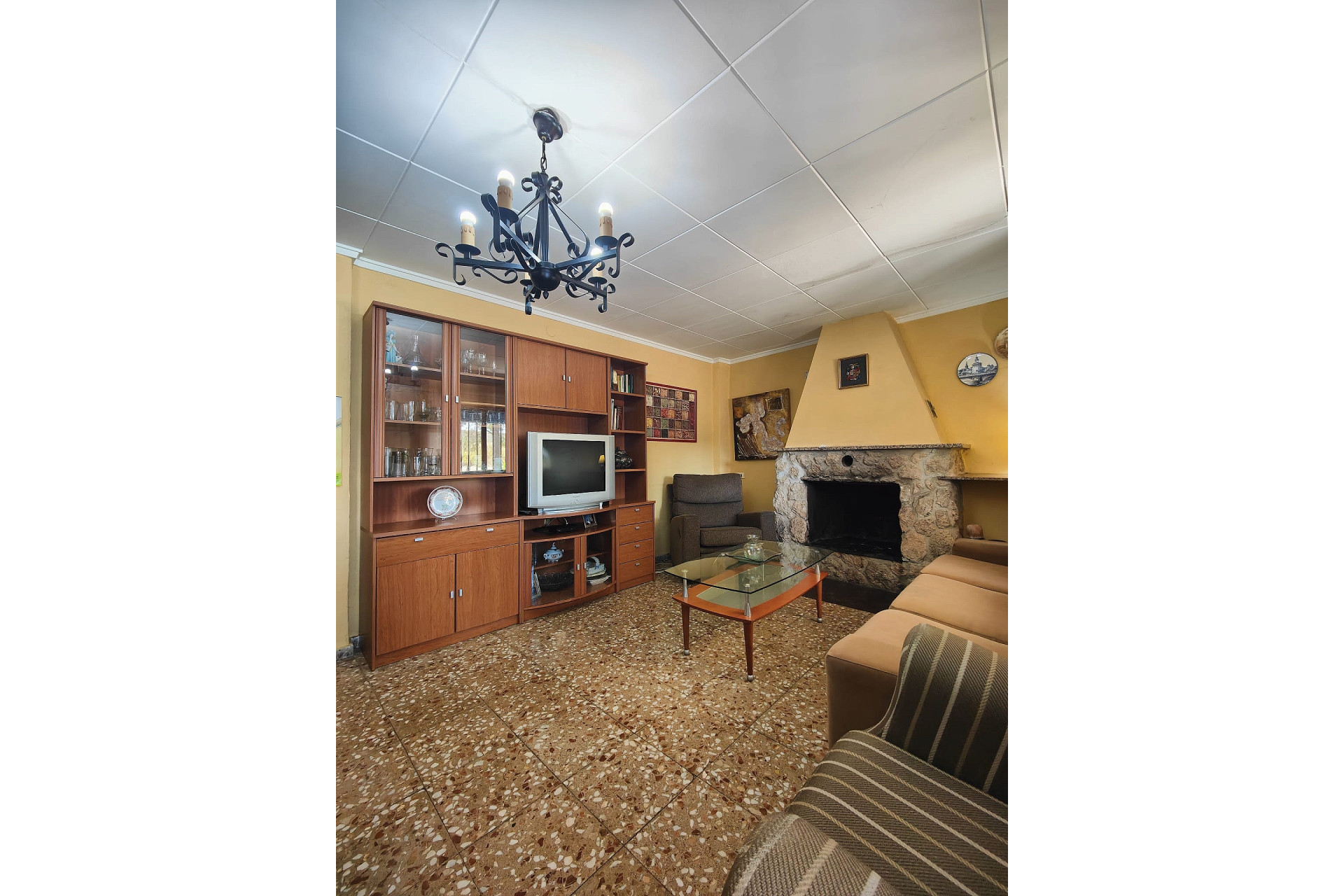 Resale - Finca / Country Property -
Yecla