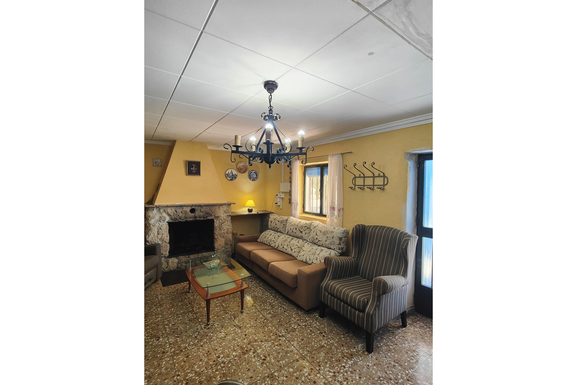 Resale - Finca / Country Property -
Yecla