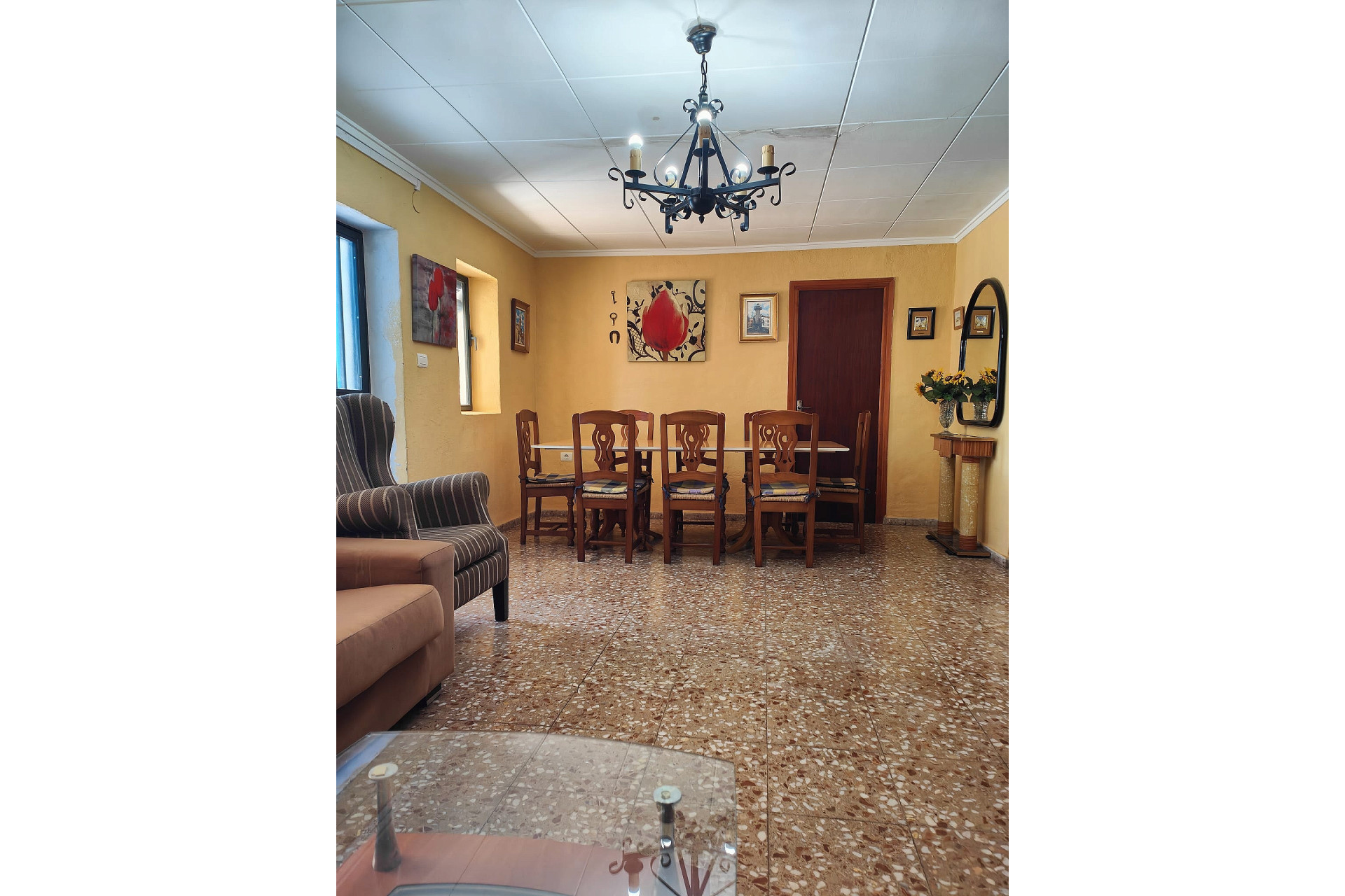 Resale - Finca / Country Property -
Yecla