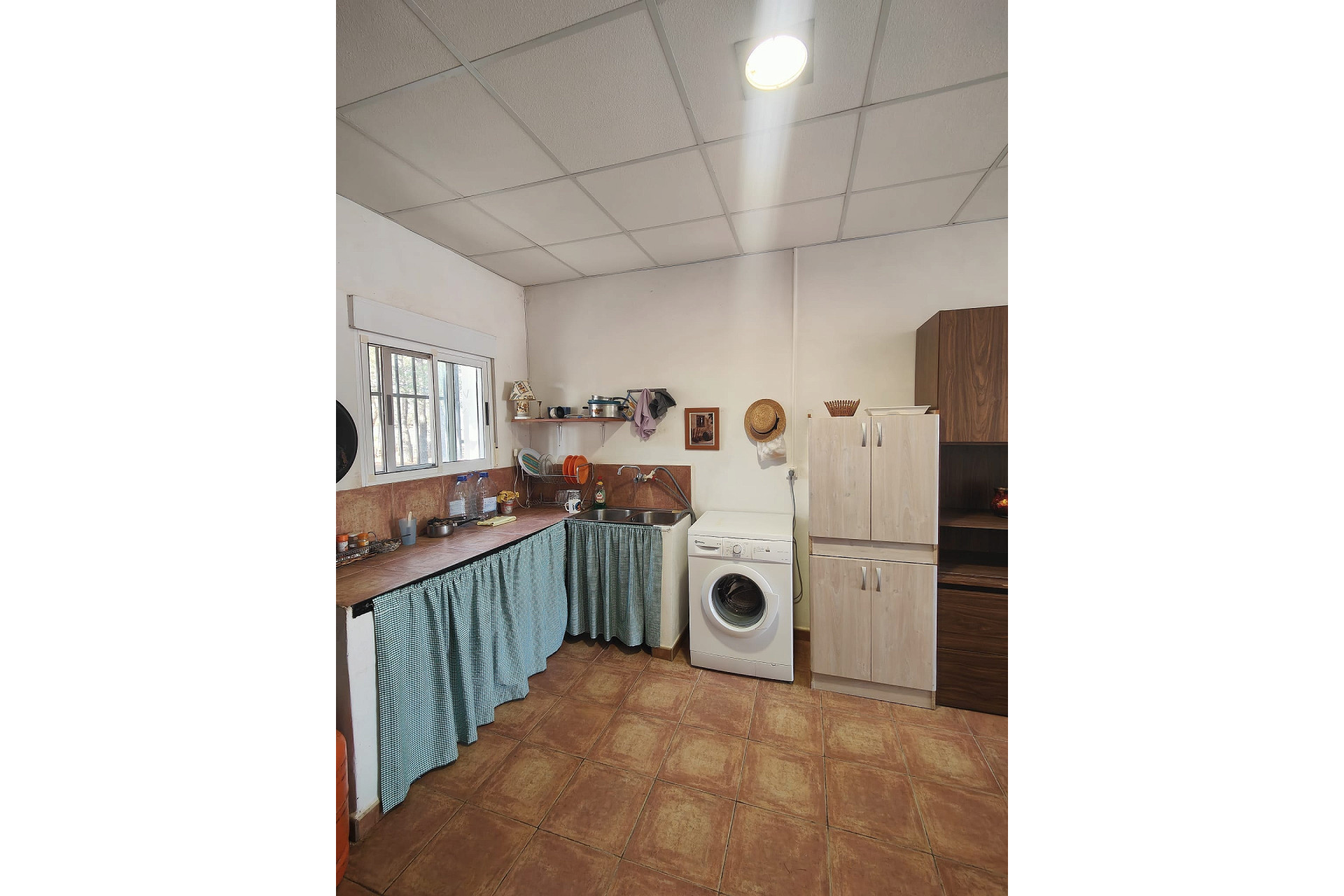 Resale - Finca / Country Property -
Yecla