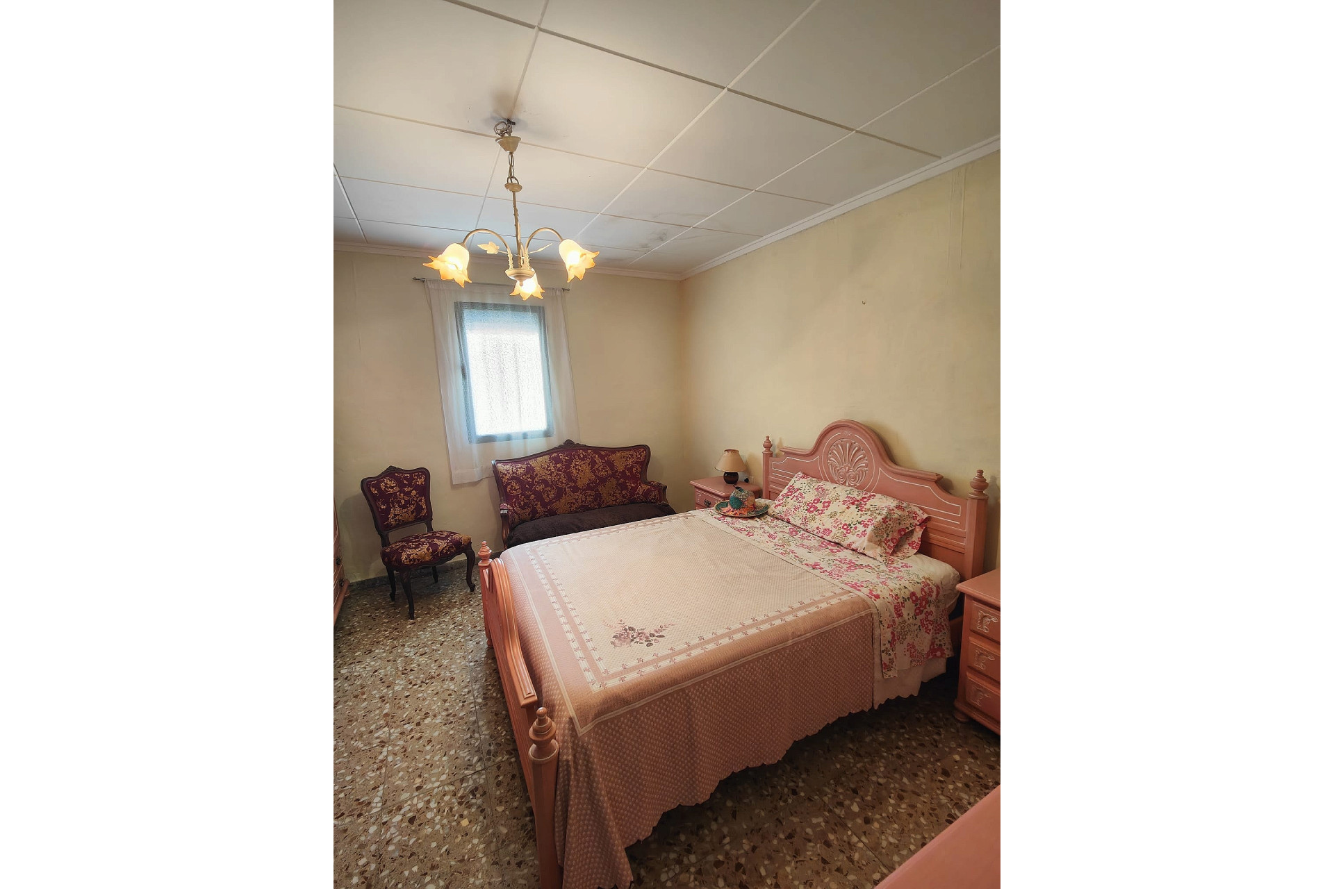 Resale - Finca / Country Property -
Yecla