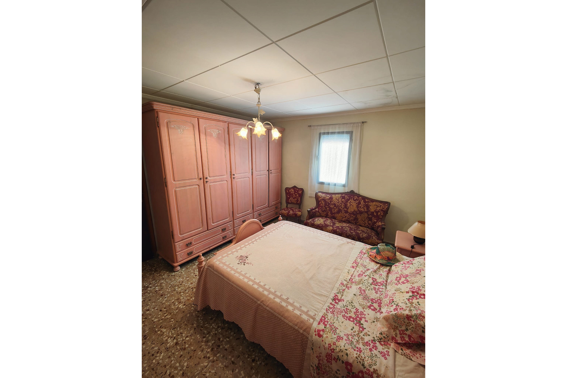 Resale - Finca / Country Property -
Yecla