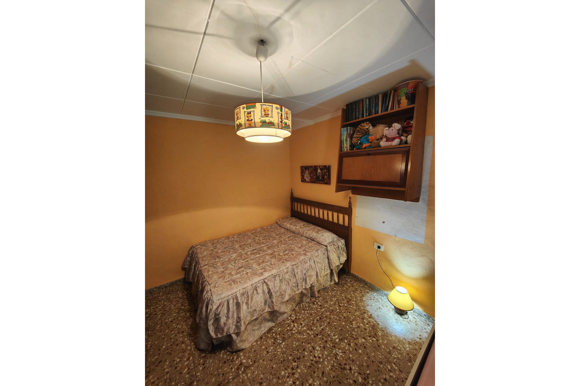 Resale - Finca / Country Property -
Yecla