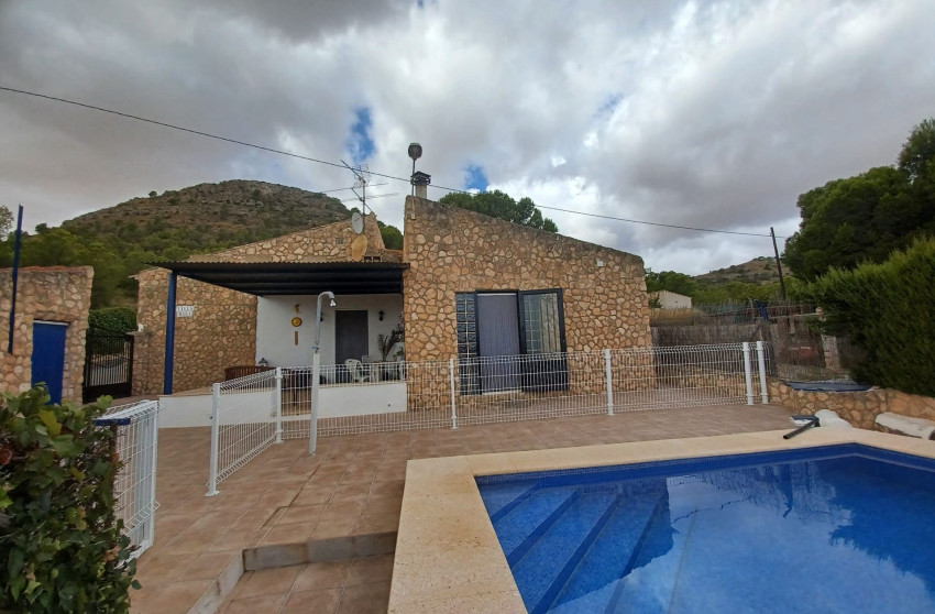 Resale - Finca / Country Property -
Yecla