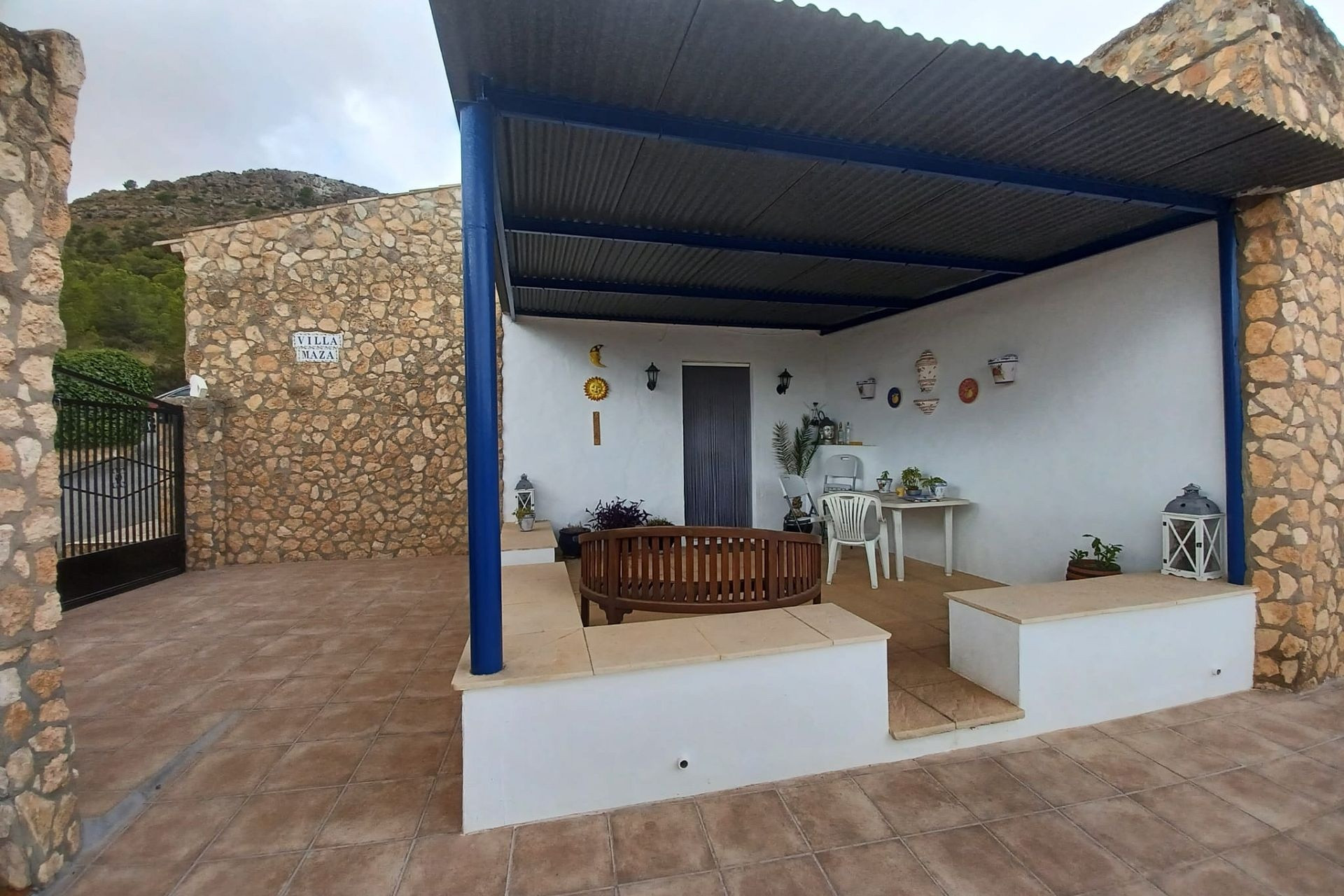 Resale - Finca / Country Property -
Yecla