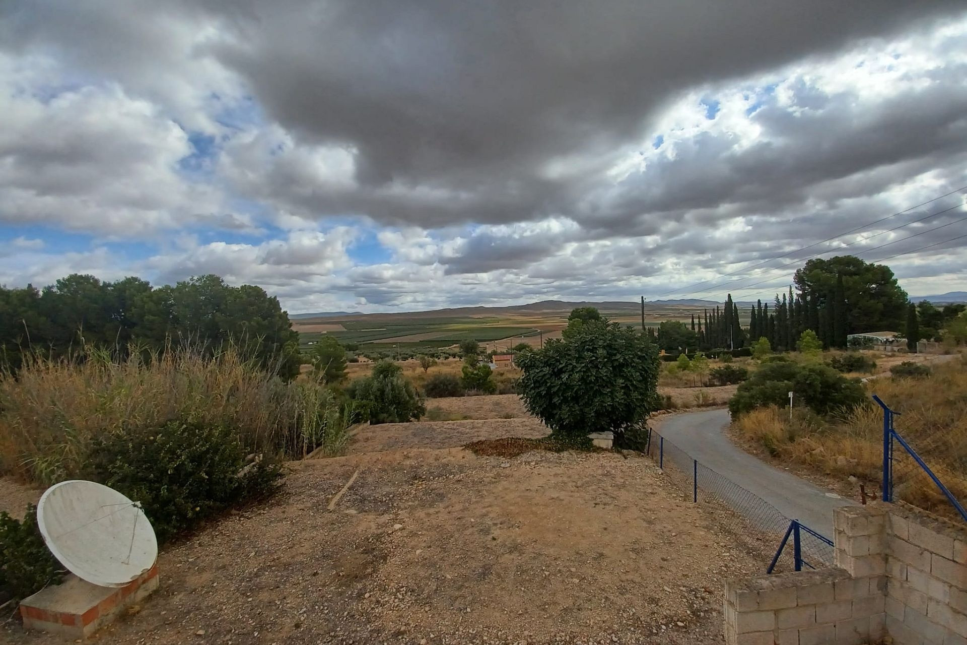 Resale - Finca / Country Property -
Yecla