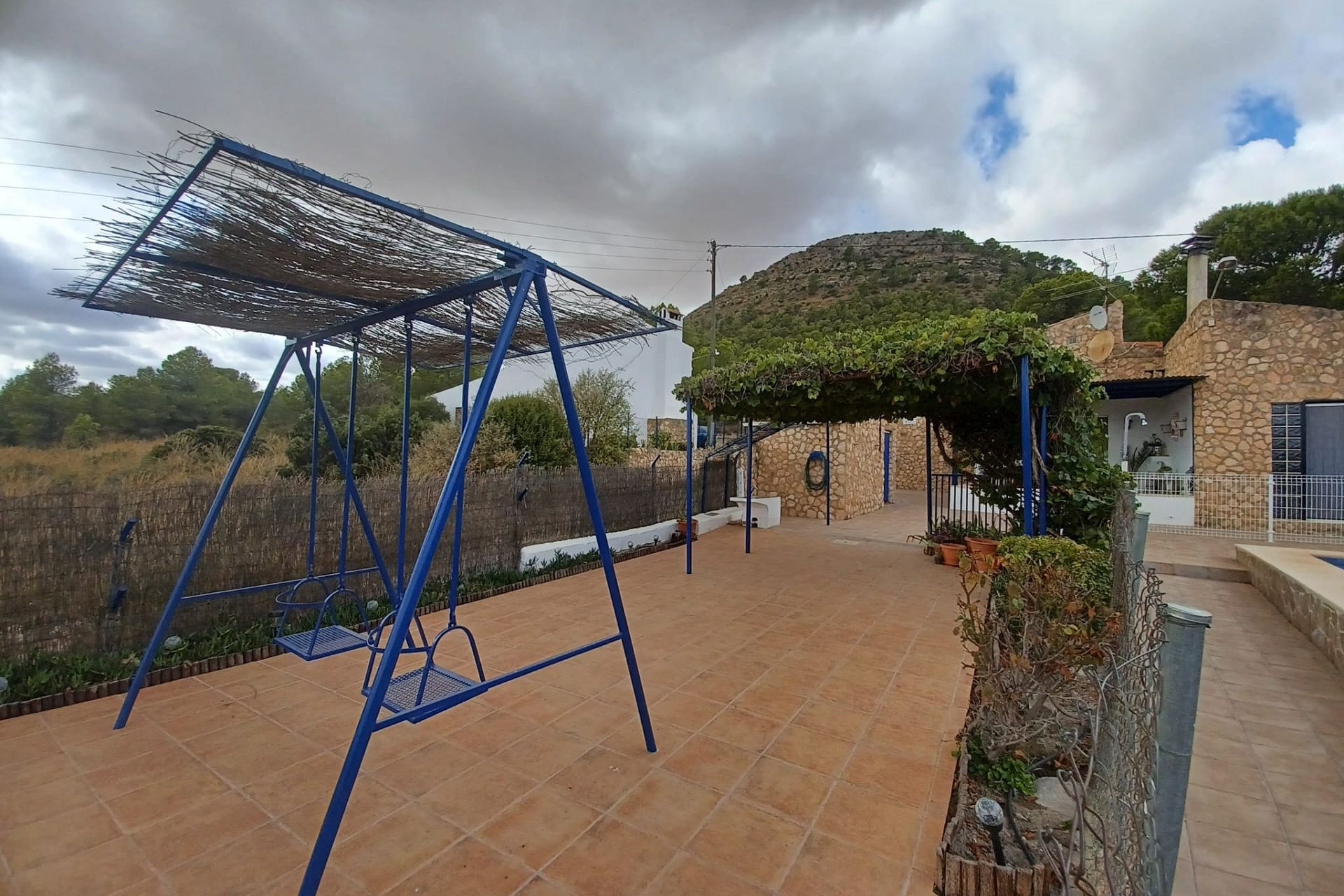 Resale - Finca / Country Property -
Yecla