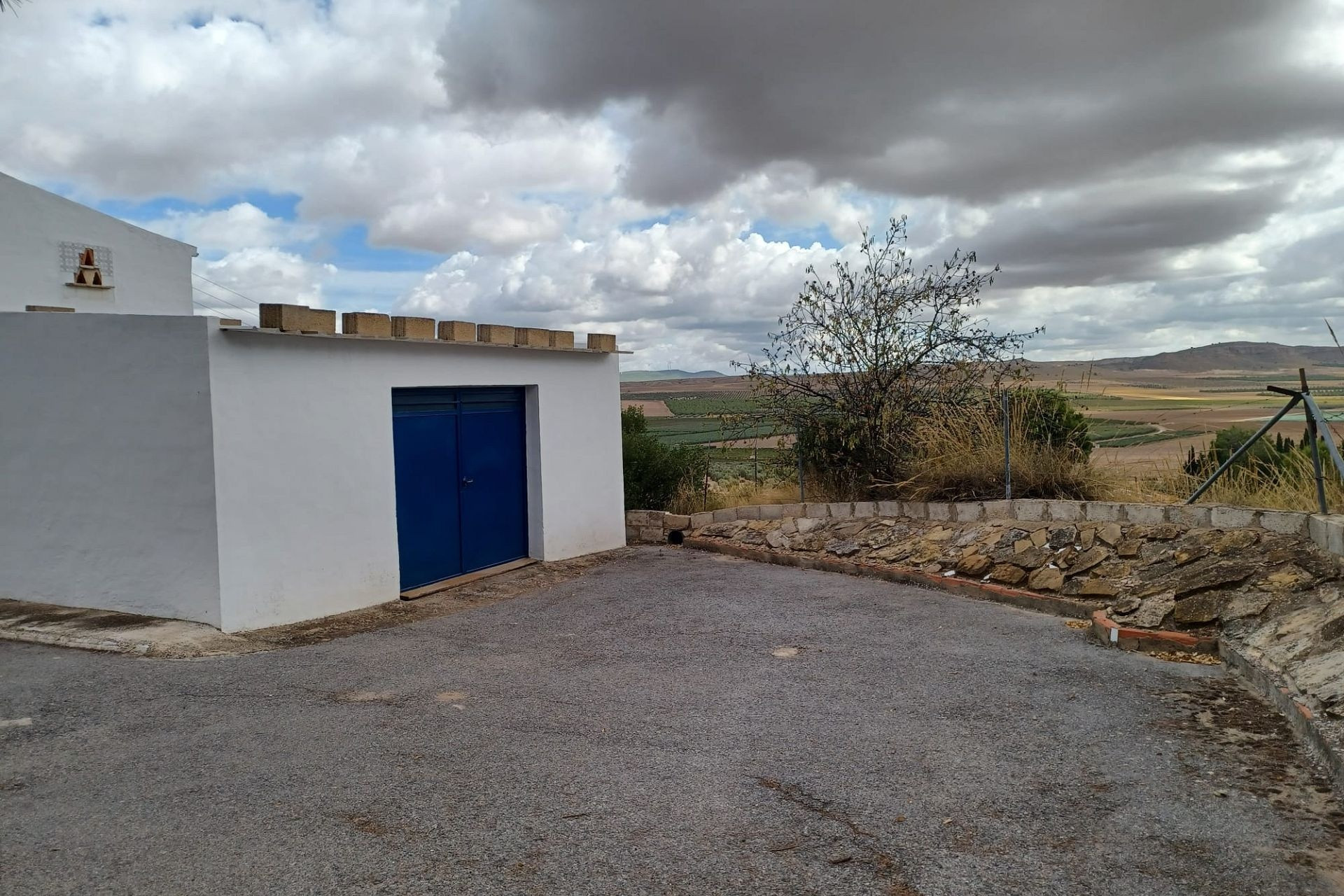 Resale - Finca / Country Property -
Yecla