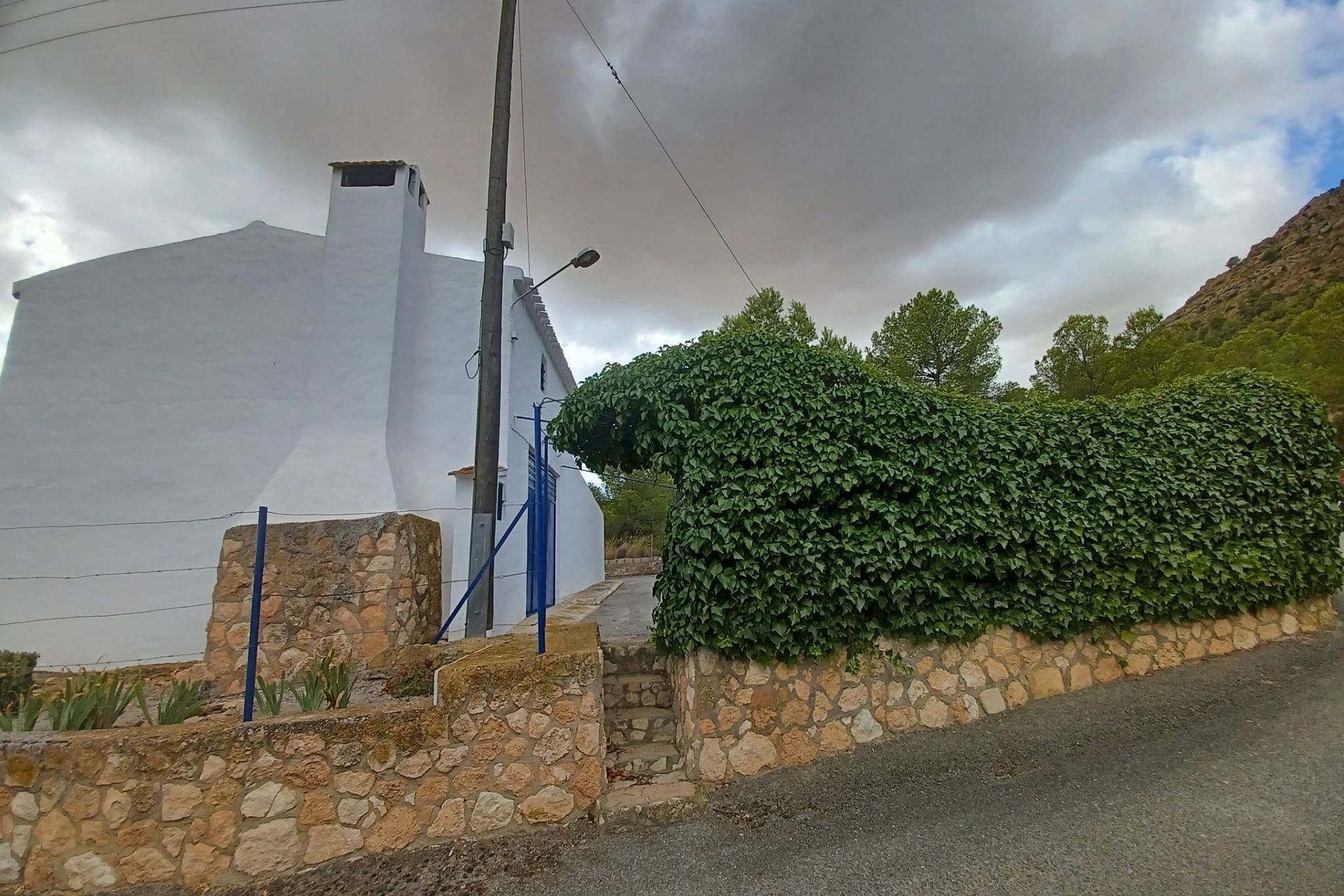 Resale - Finca / Country Property -
Yecla