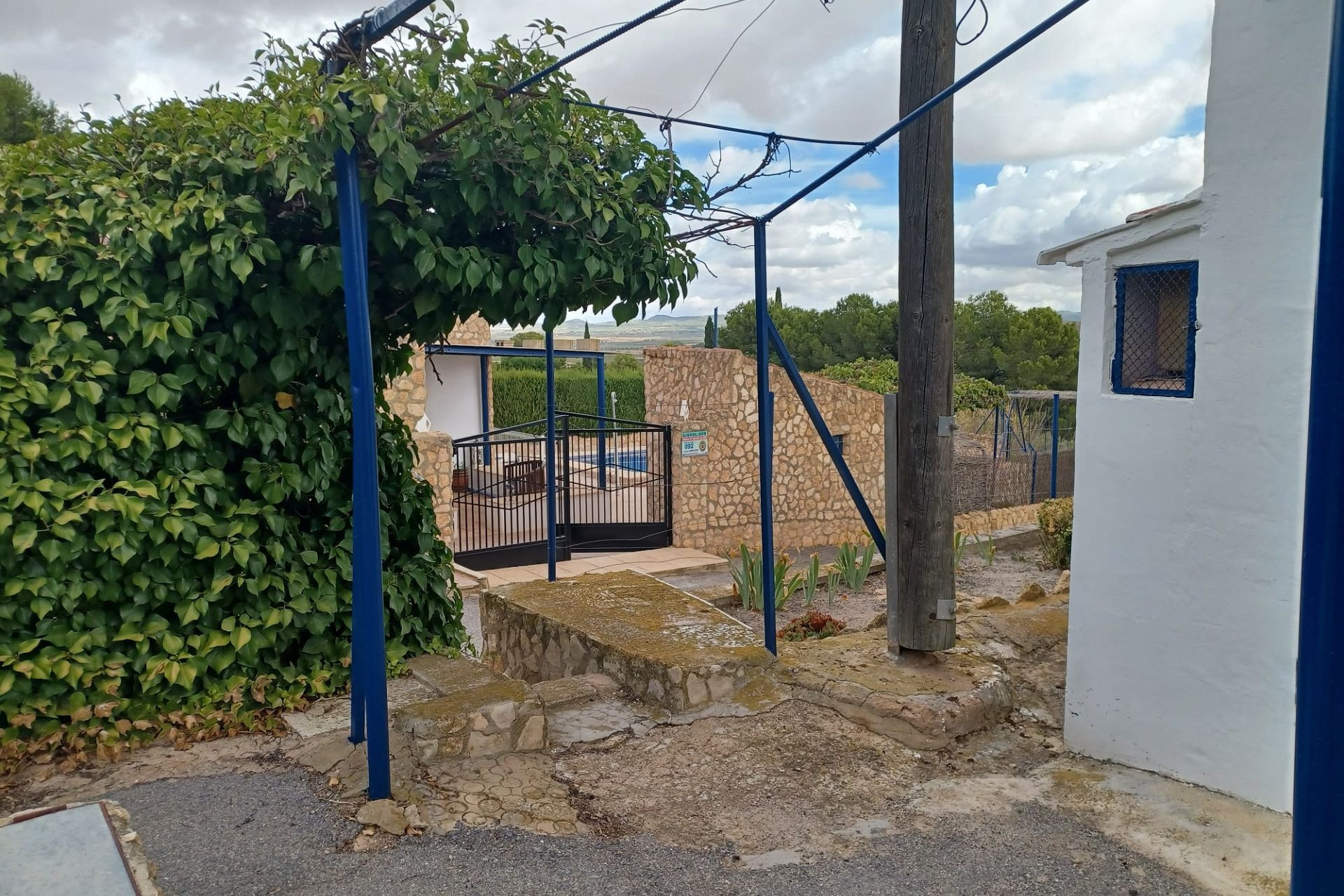 Resale - Finca / Country Property -
Yecla