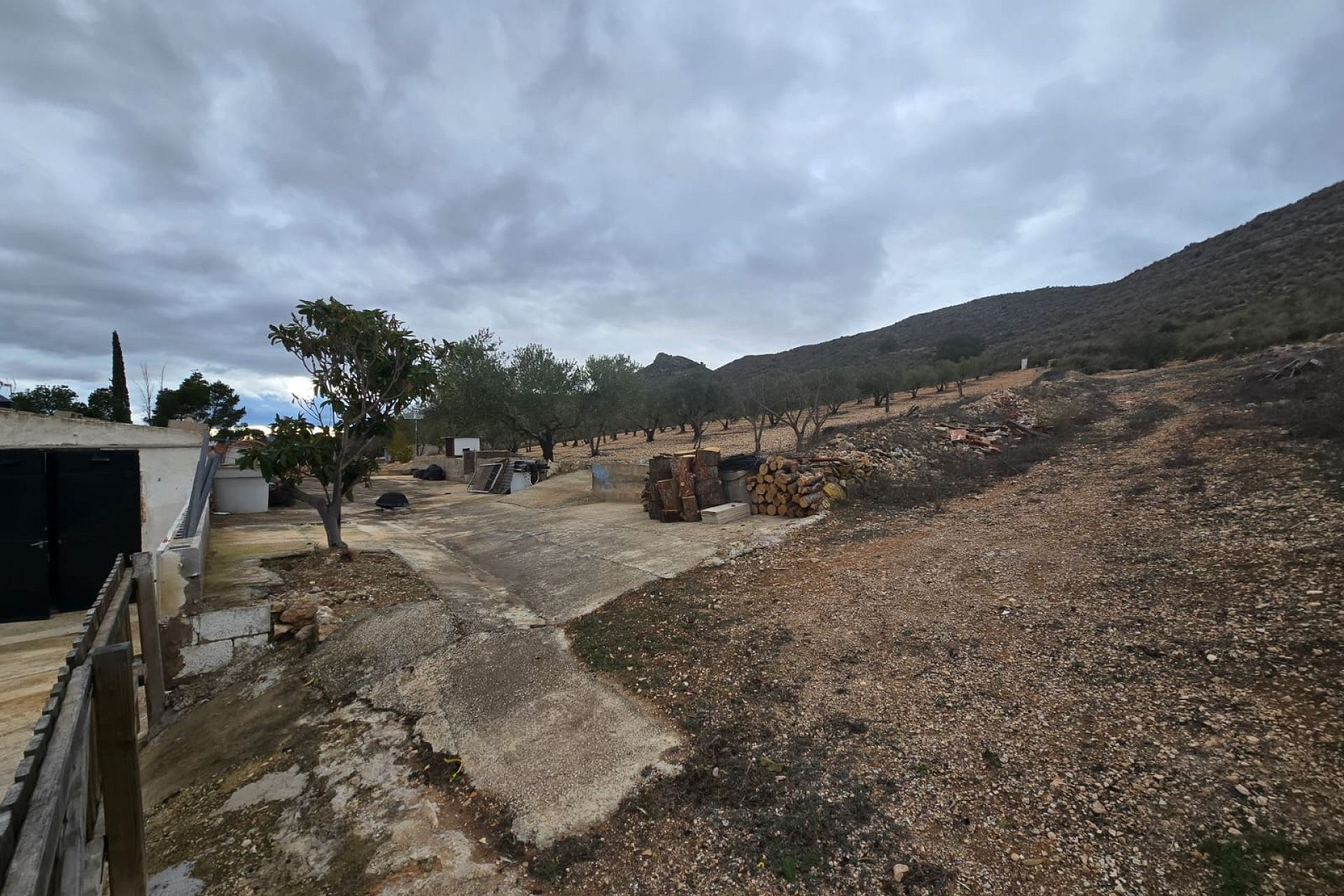 Resale - Finca - Country Property -
Yecla