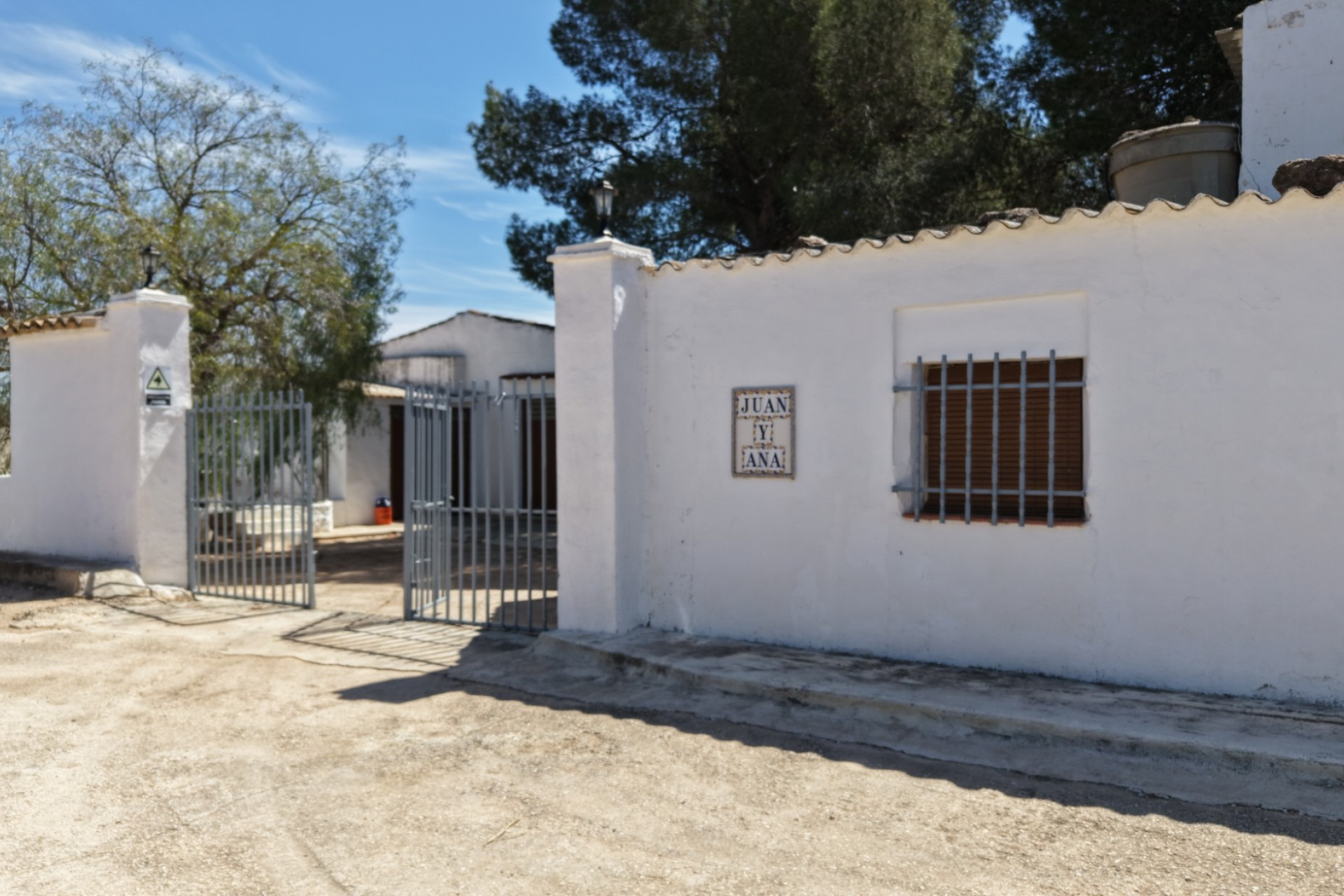 Resale - Finca - Country Property -
Yecla