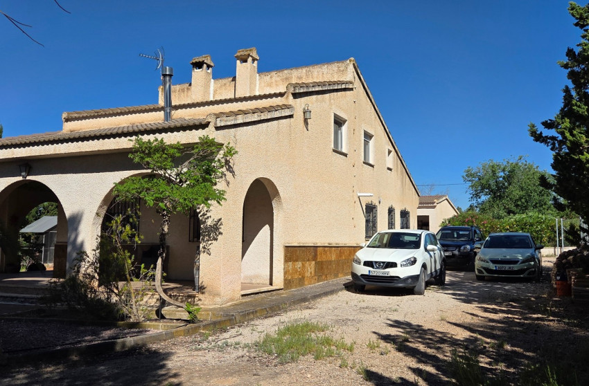 Resale - Finca - Country Property -
Yecla