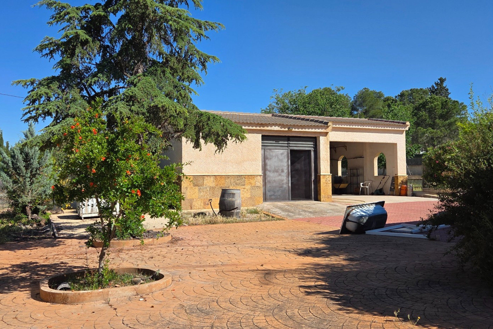 Resale - Finca - Country Property -
Yecla