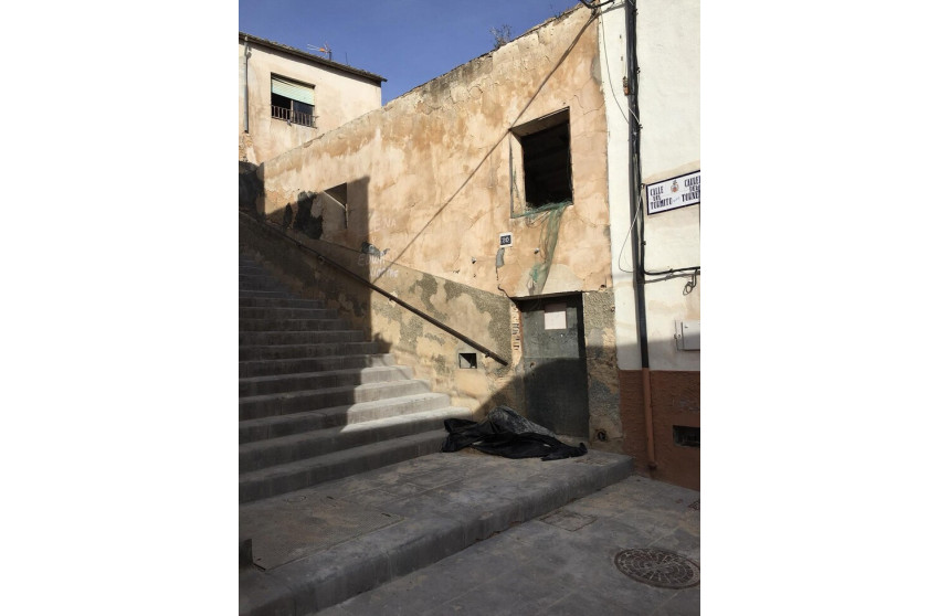 Resale - Land -
Onil - Inland