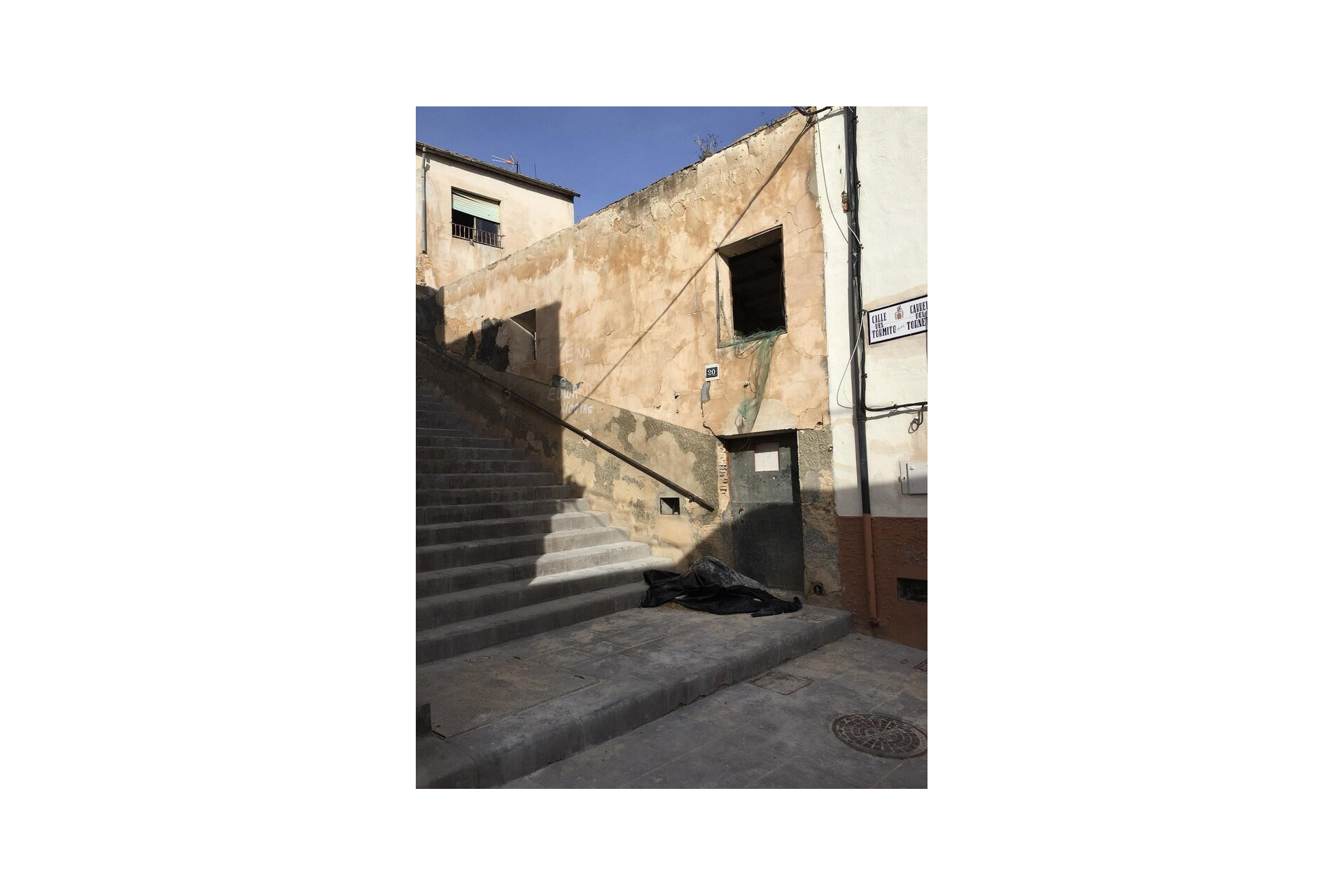 Resale - Land -
Onil - Inland