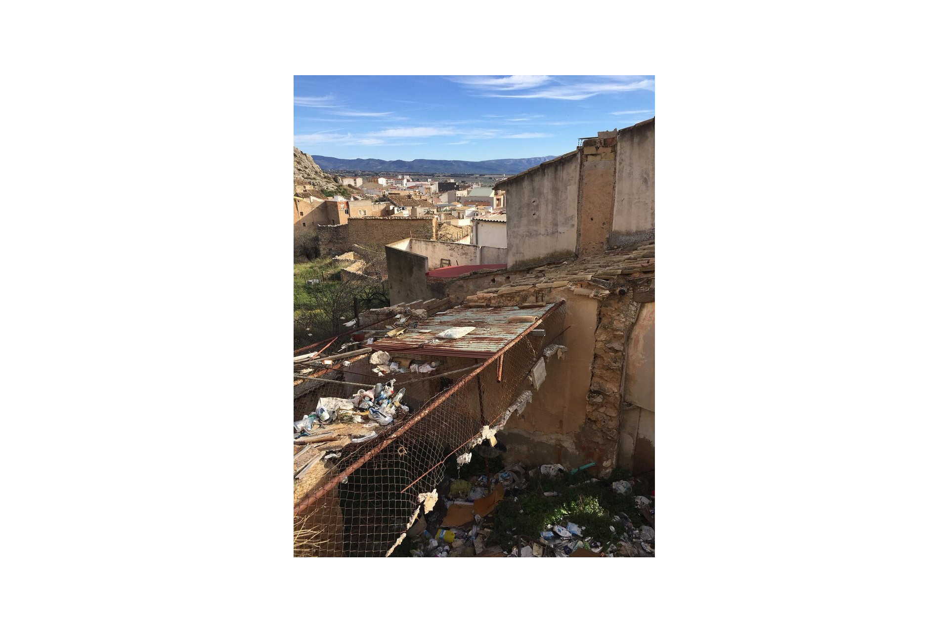 Resale - Land -
Onil - Inland