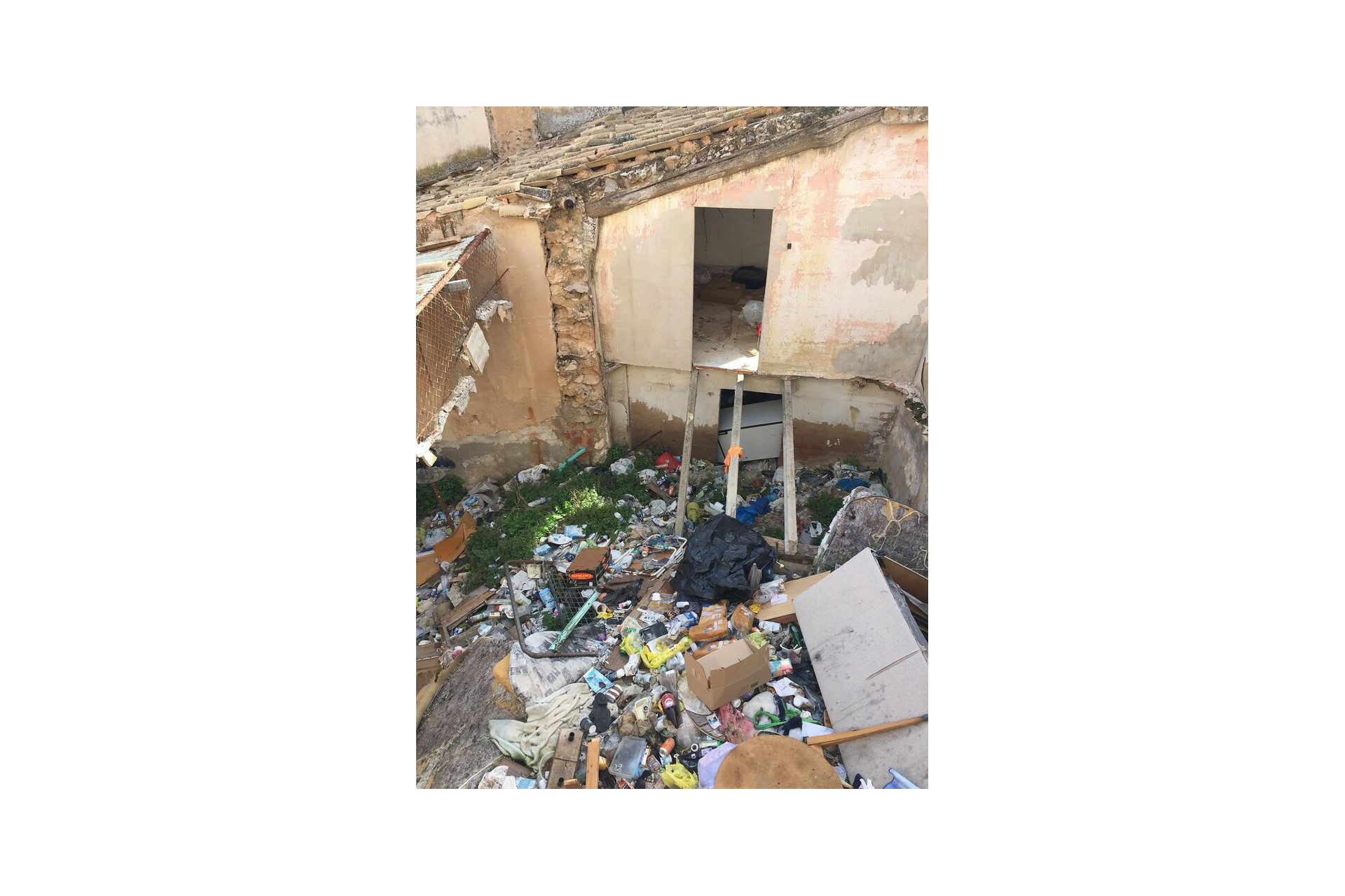 Resale - Land -
Onil - Inland