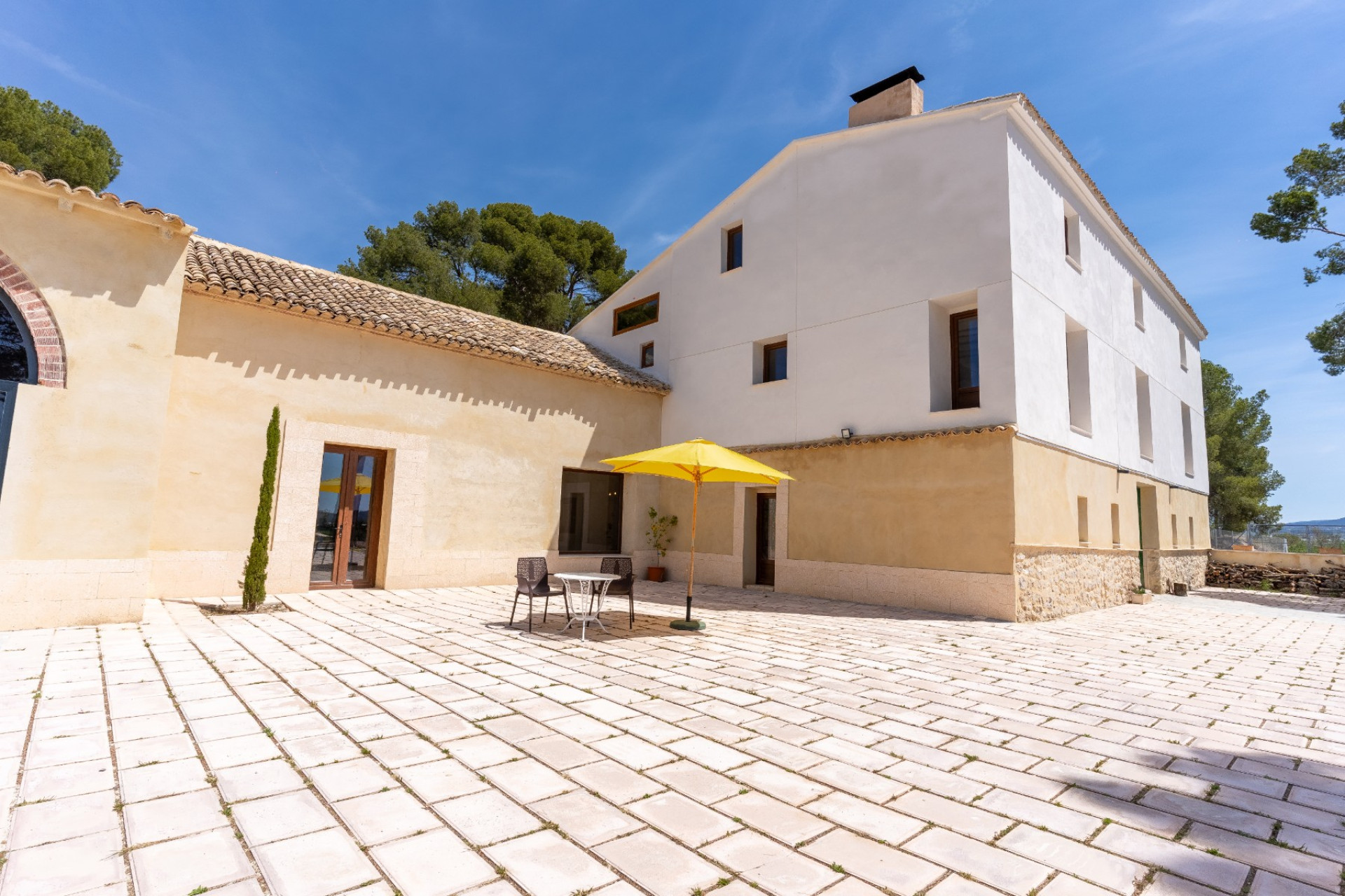 Resale - Others -
Castalla