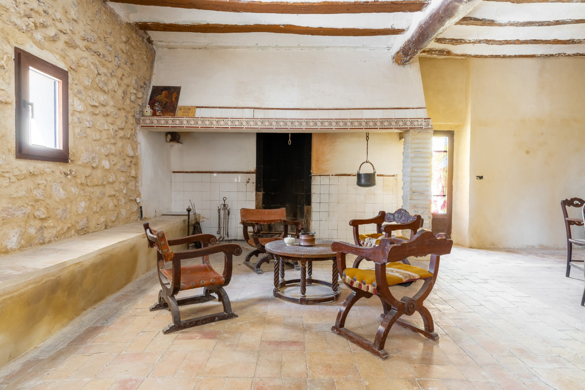 Resale - Others -
Castalla