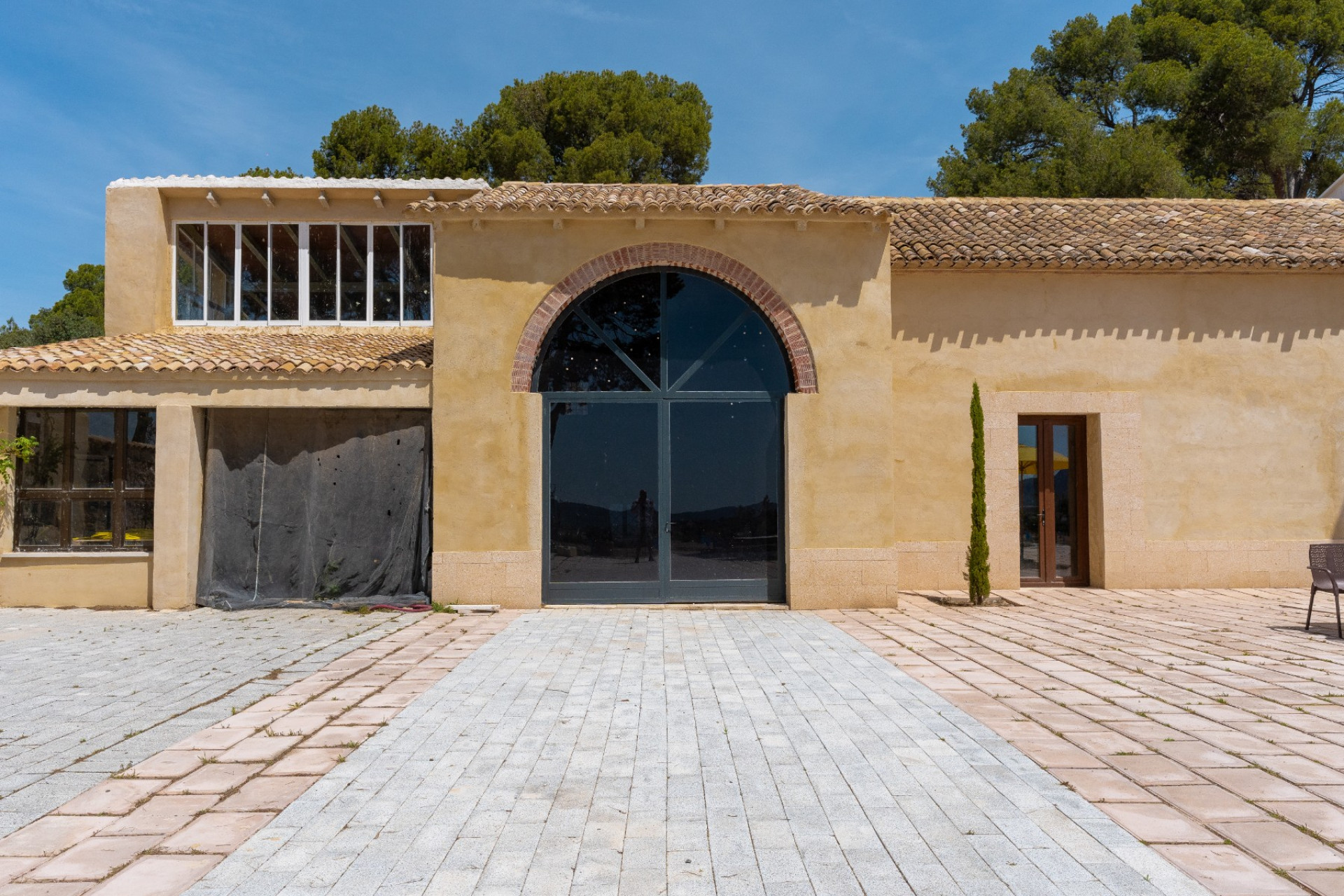 Resale - Others -
Castalla